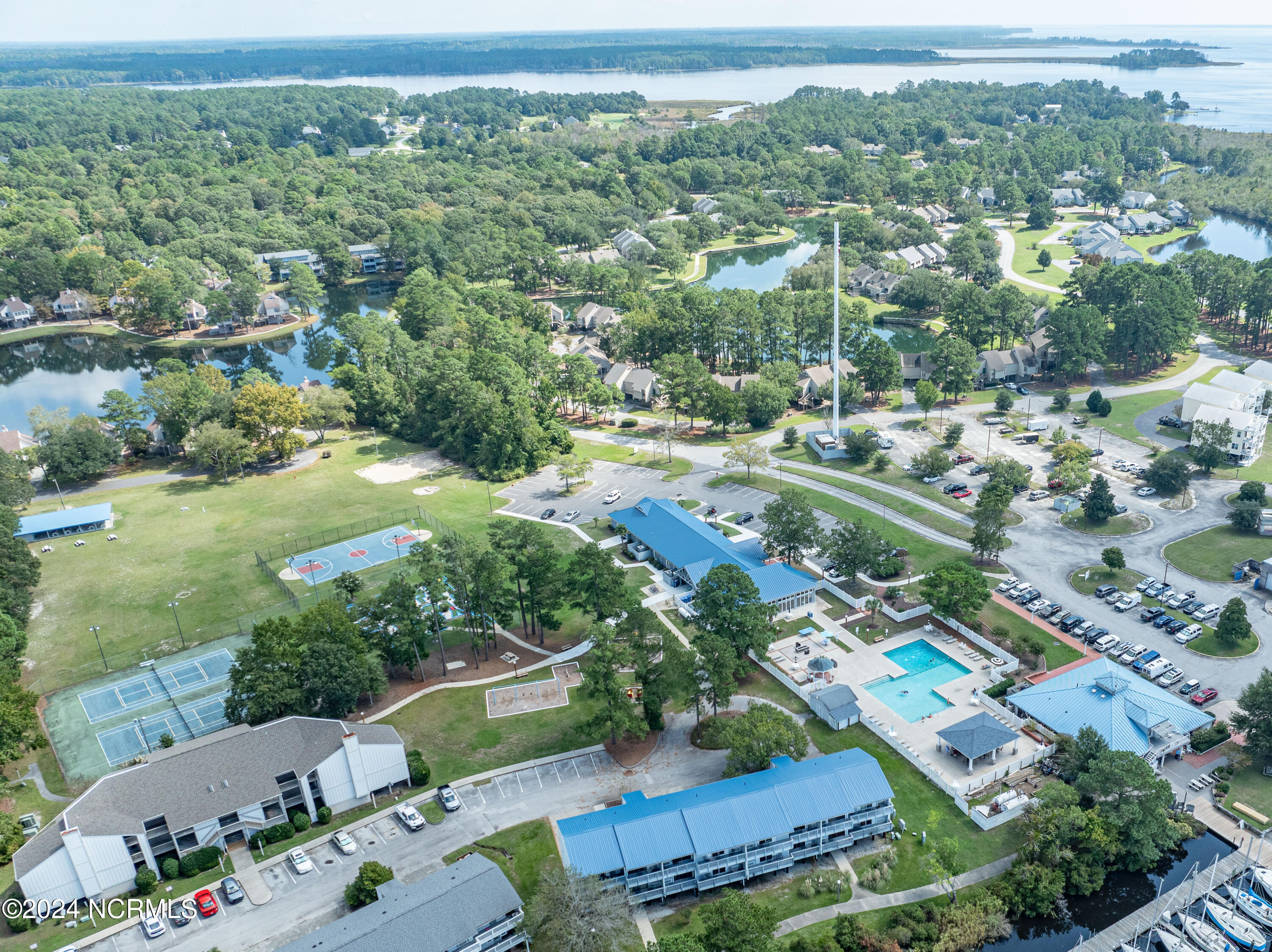802 Black Swan Road