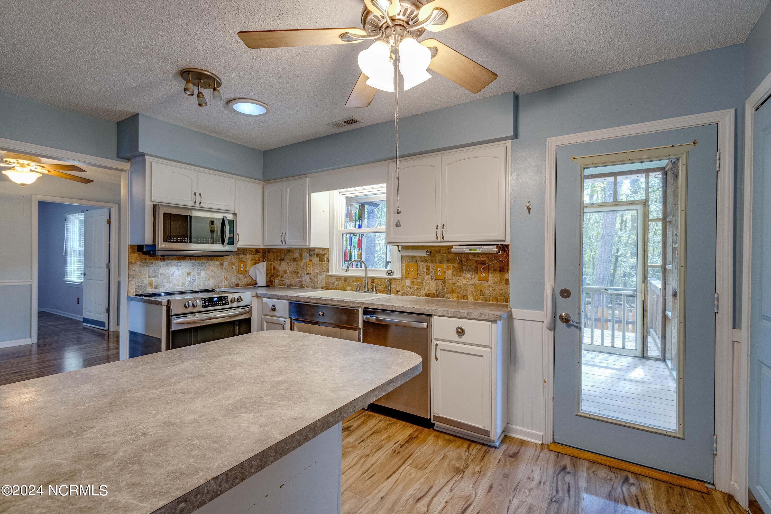 802 Black Swan Road