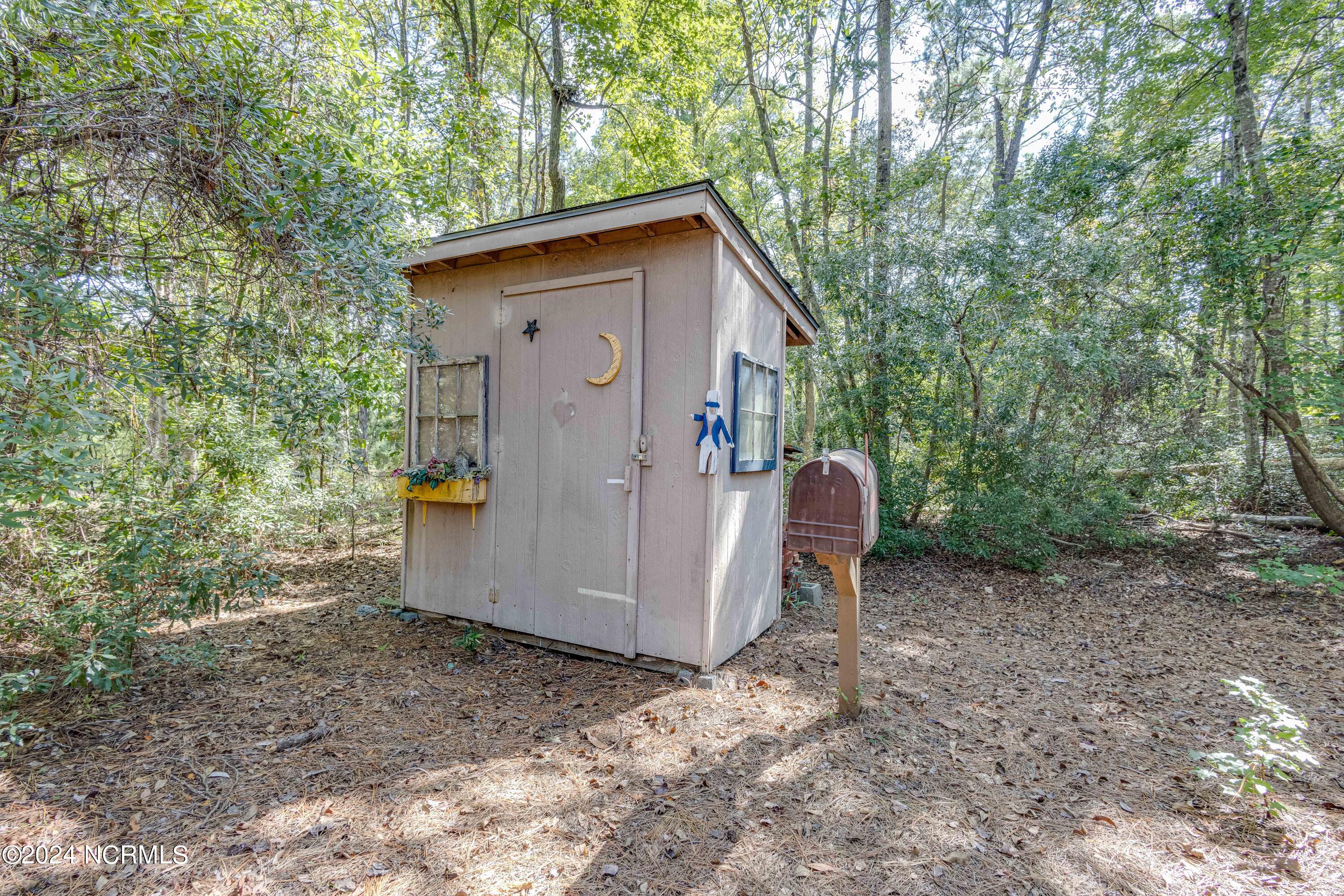 802 Black Swan Road