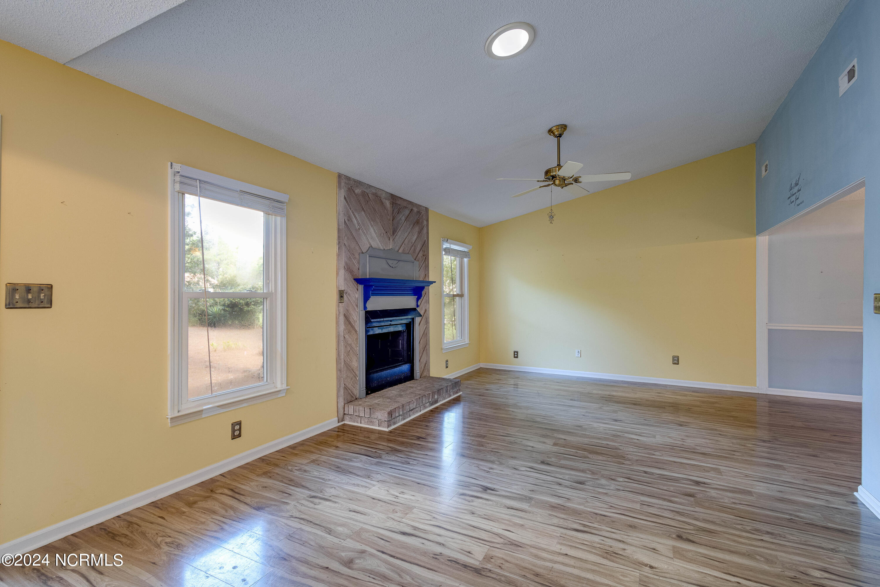 802 Black Swan Road
