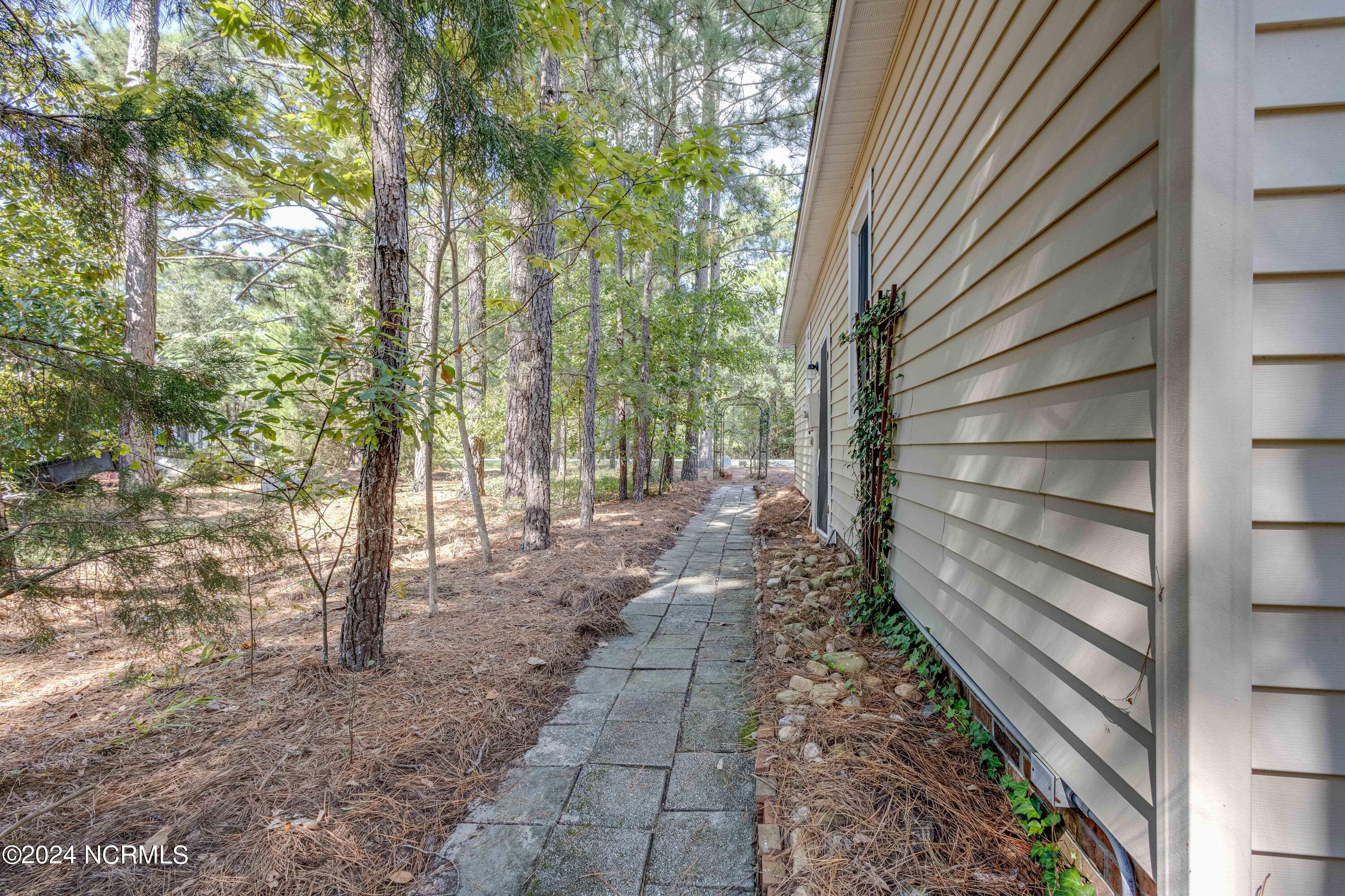 802 Black Swan Road
