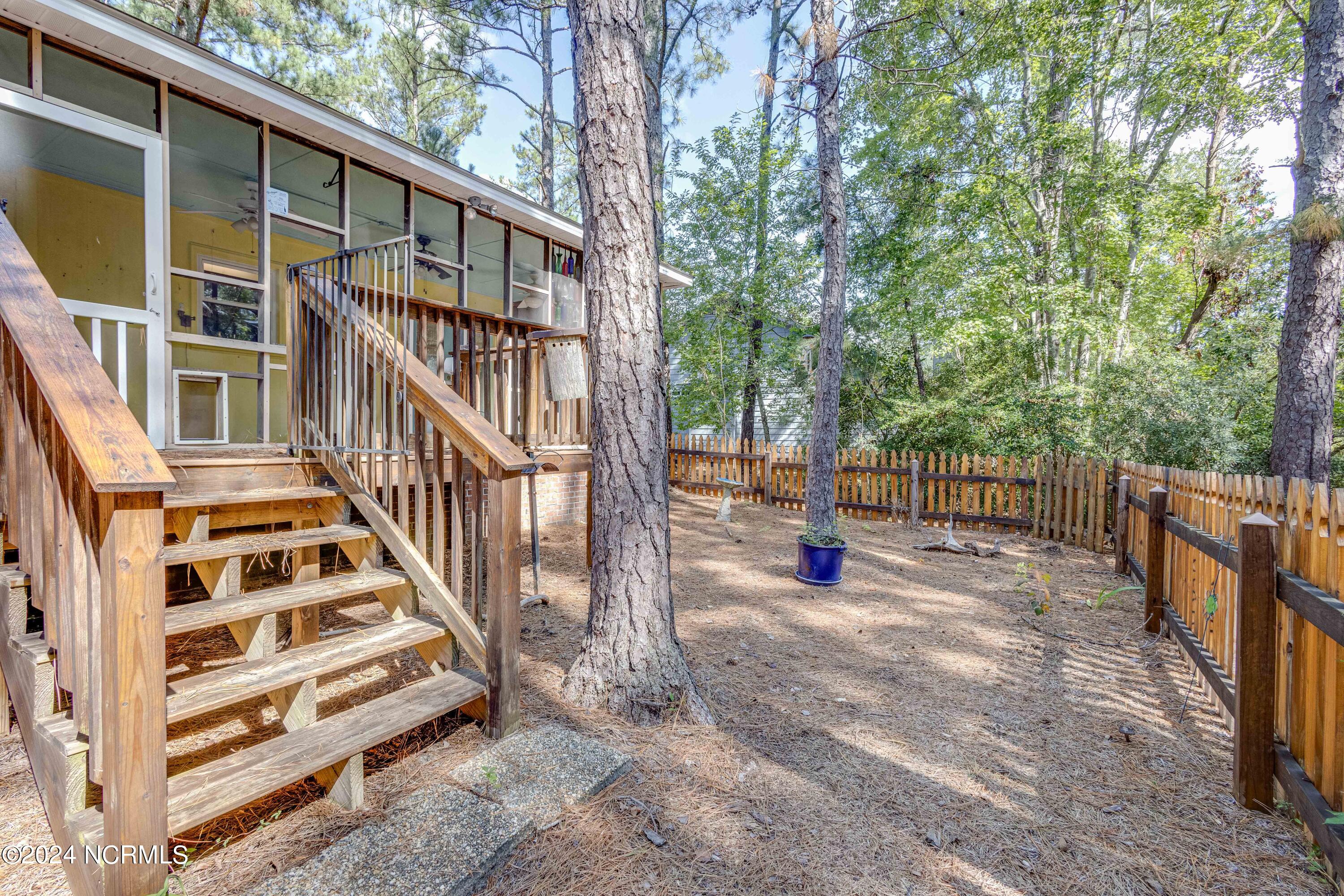 802 Black Swan Road