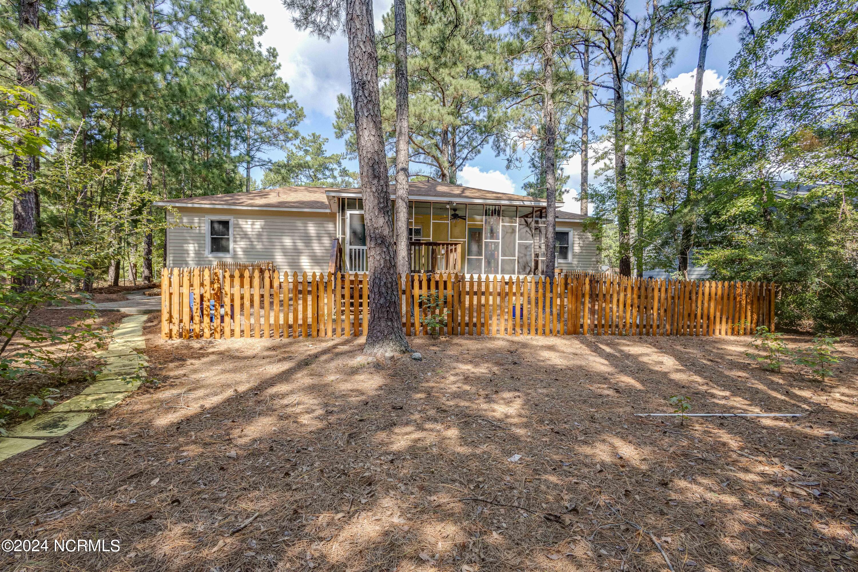 802 Black Swan Road