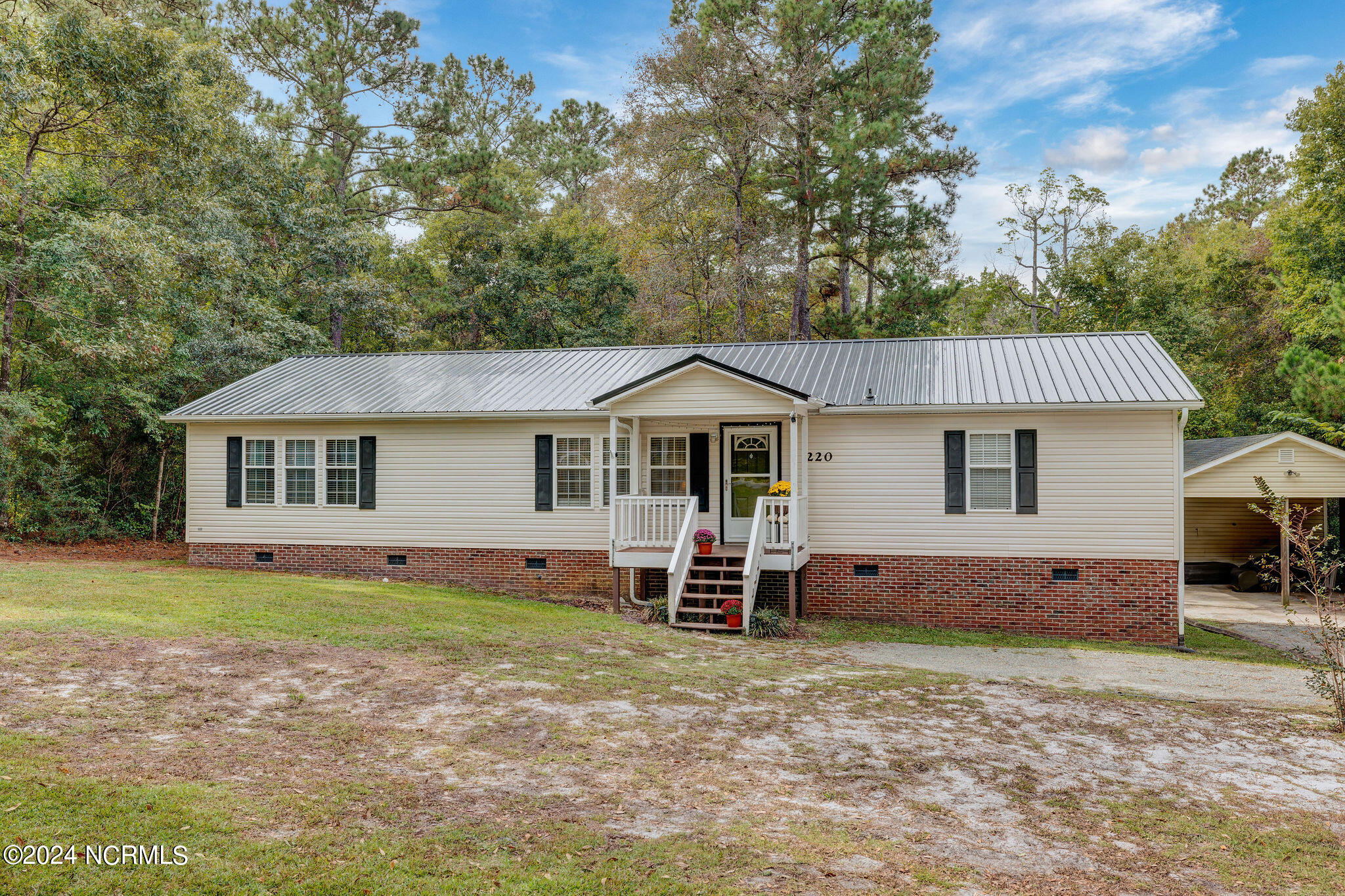 220 Groves Point Circle