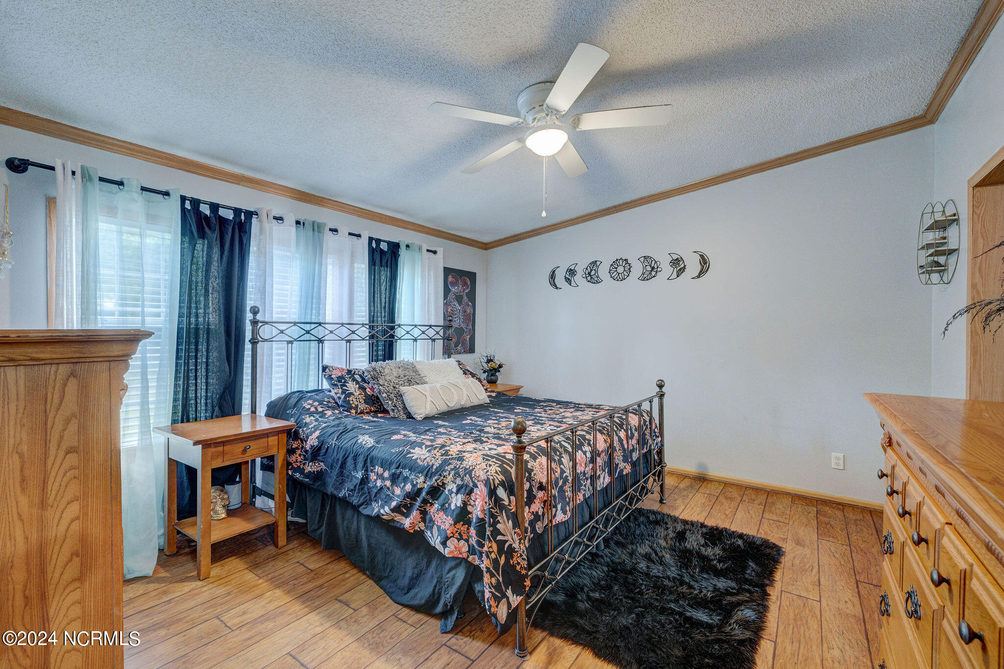 220 Groves Point Circle