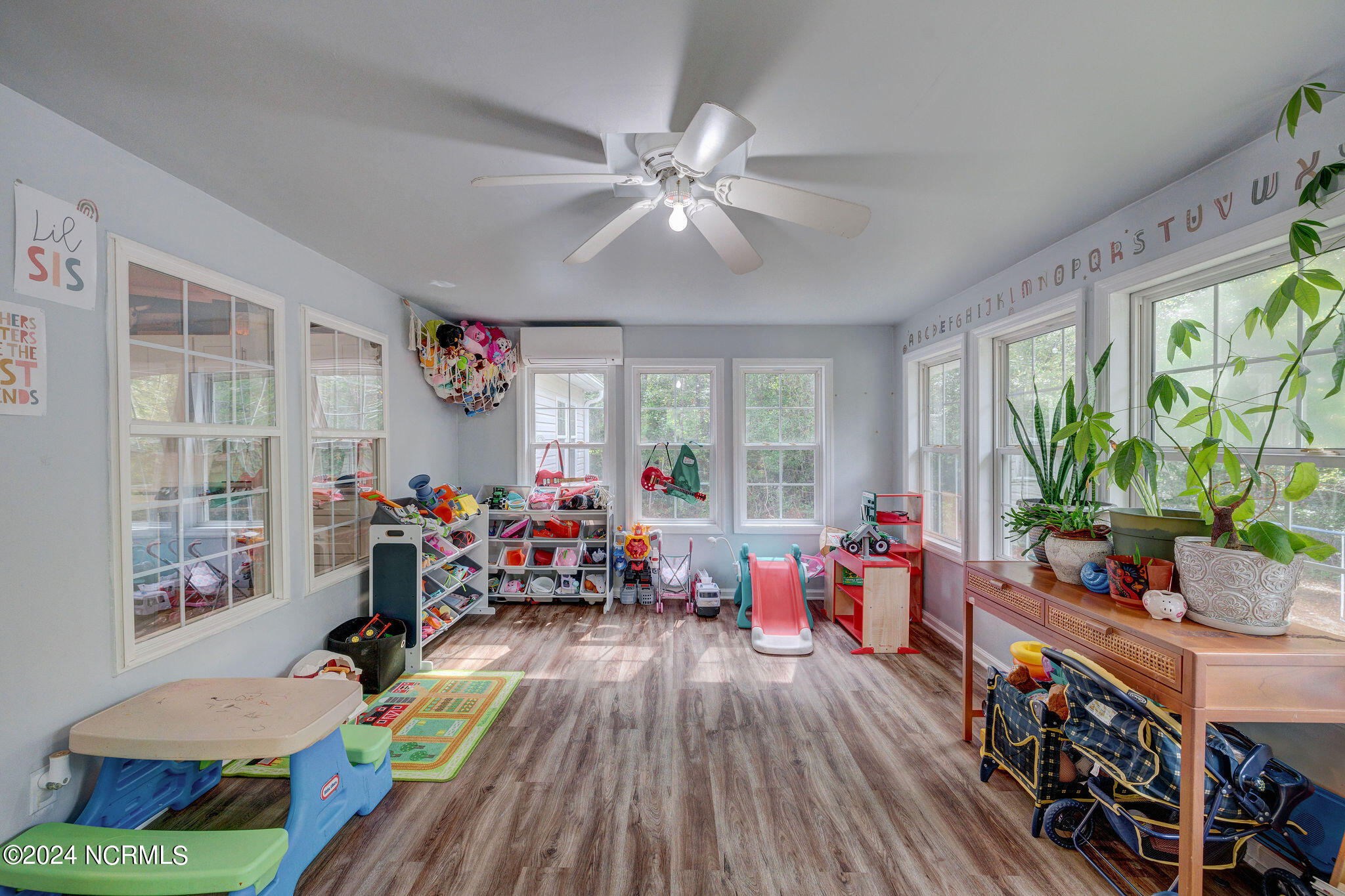 220 Groves Point Circle