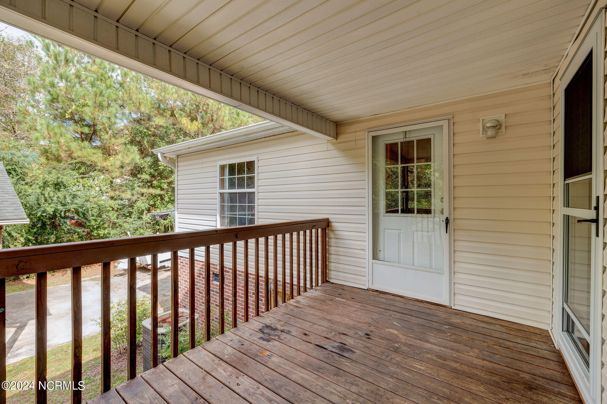 220 Groves Point Circle