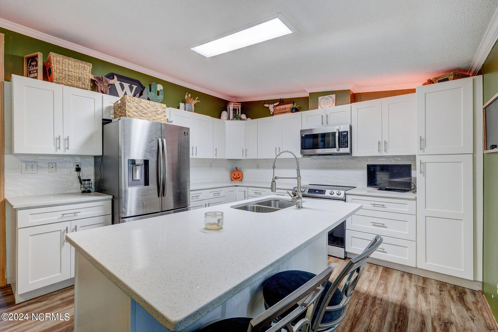 220 Groves Point Circle