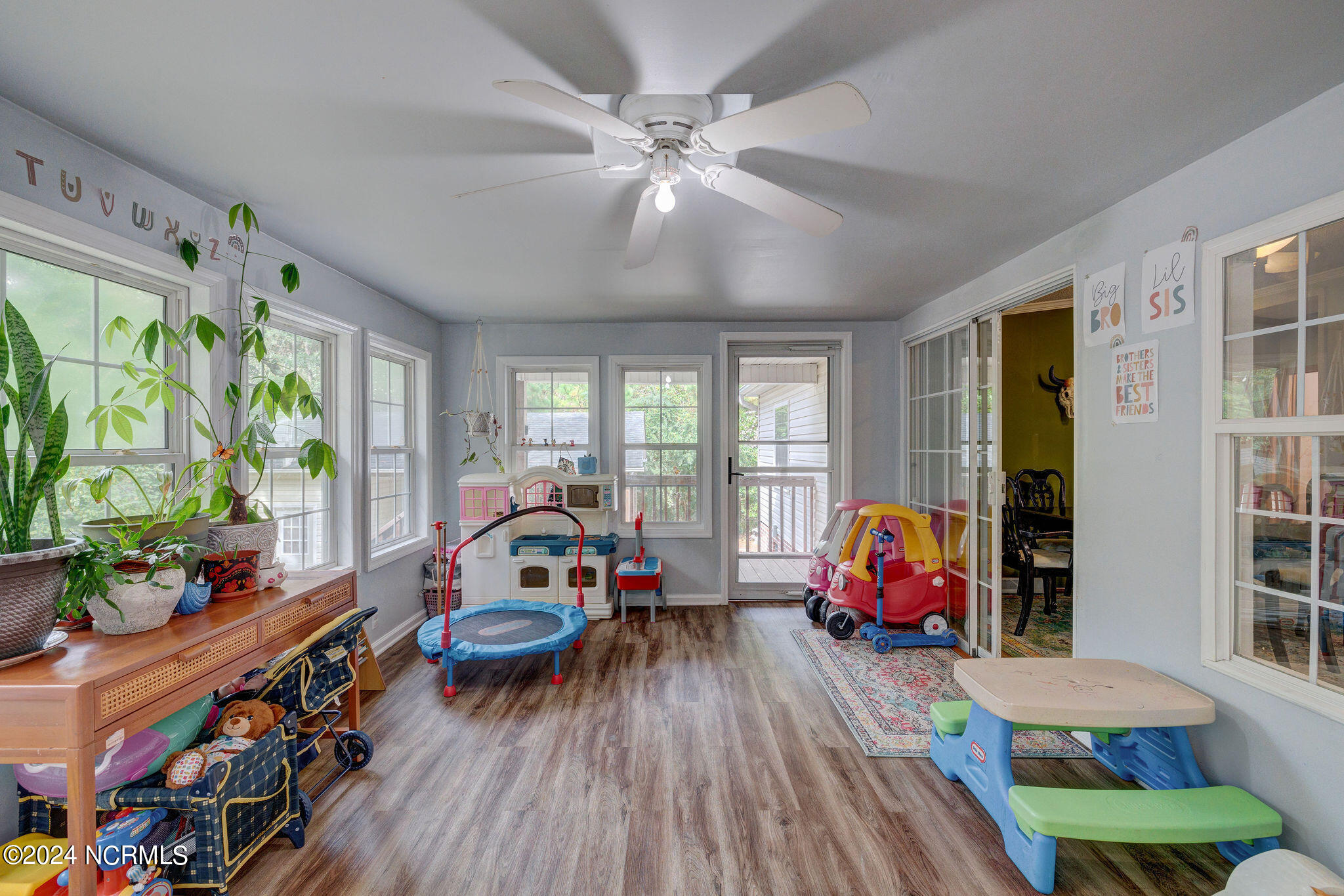 220 Groves Point Circle