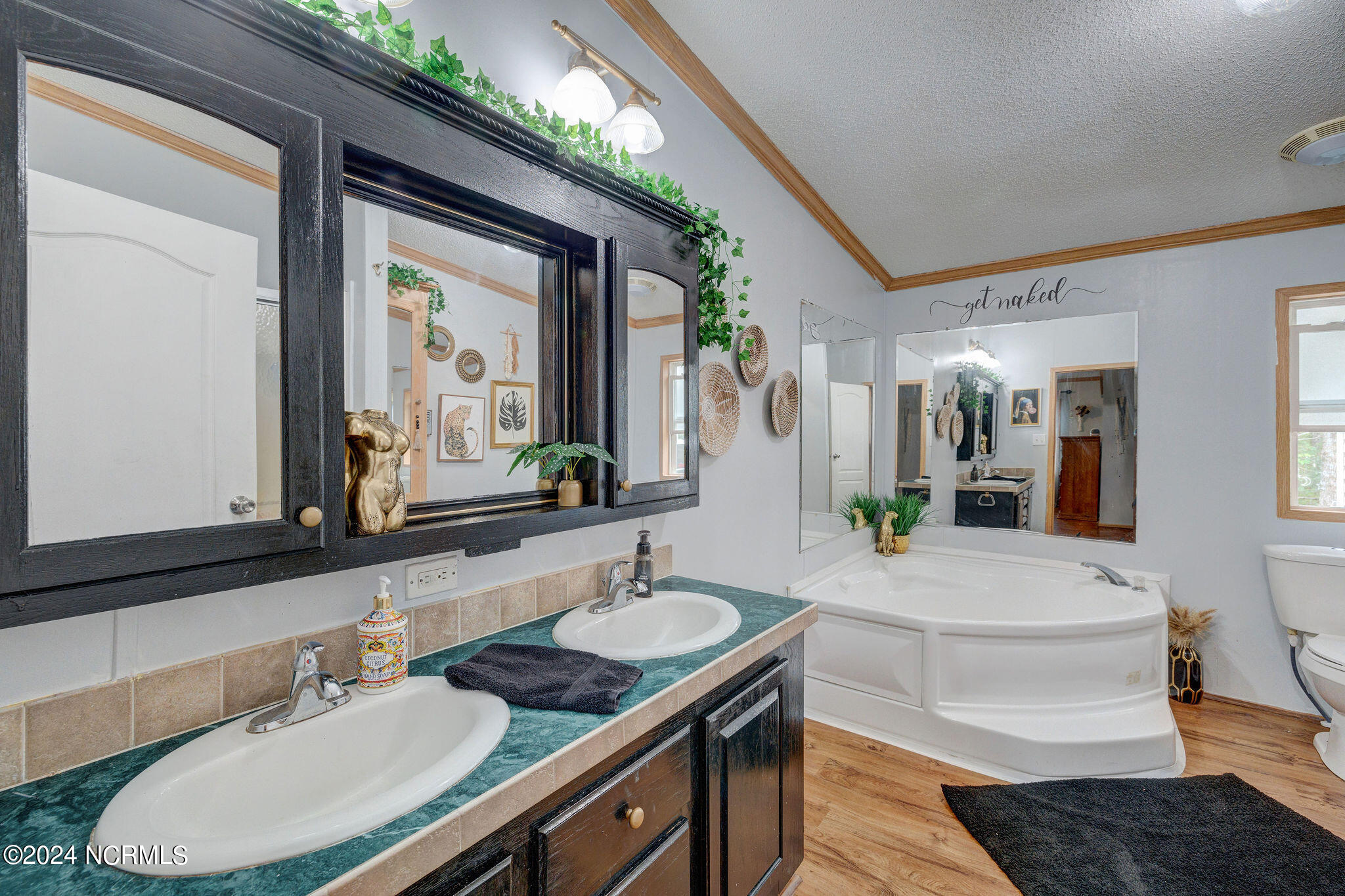 220 Groves Point Circle