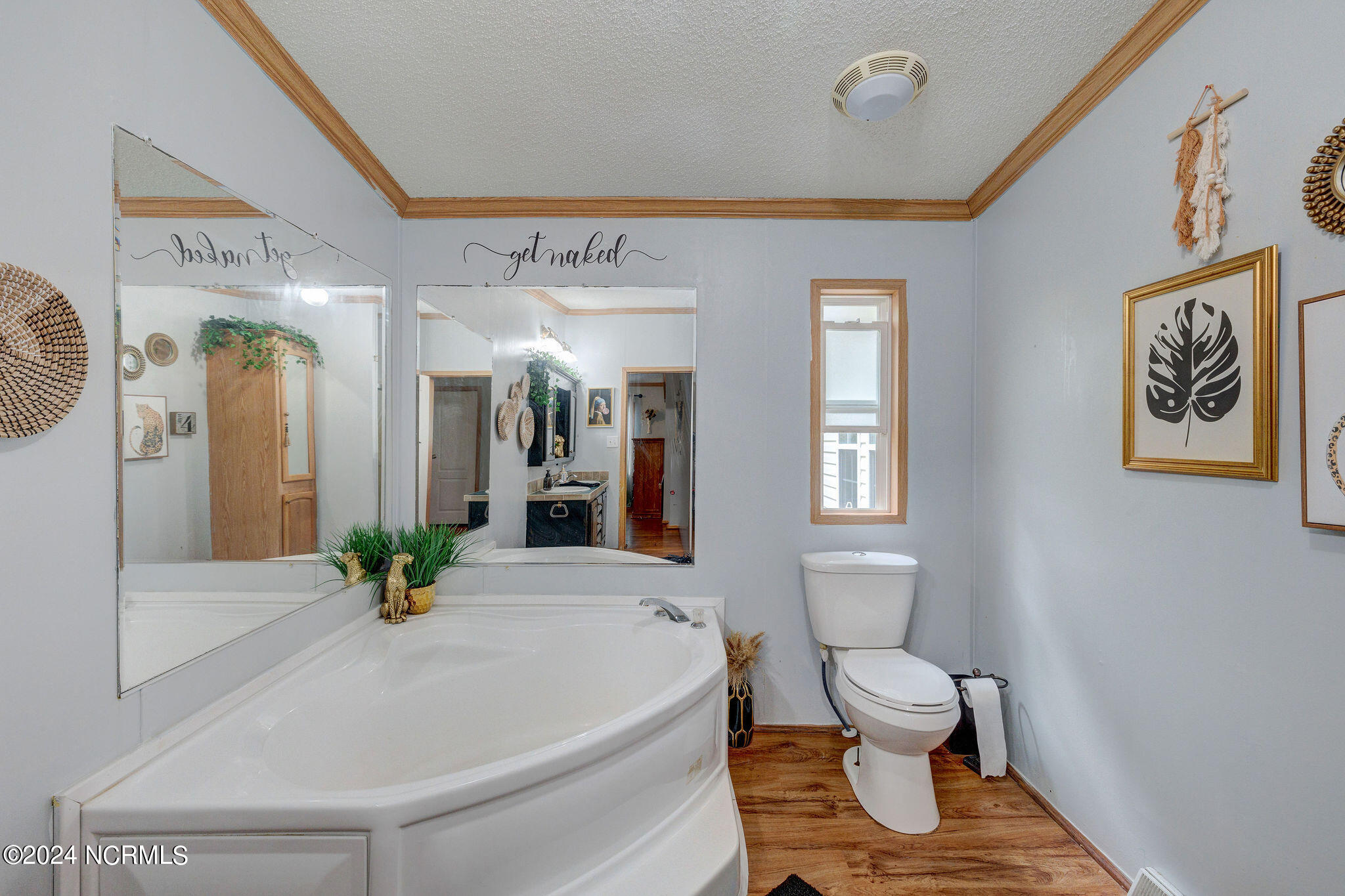 220 Groves Point Circle