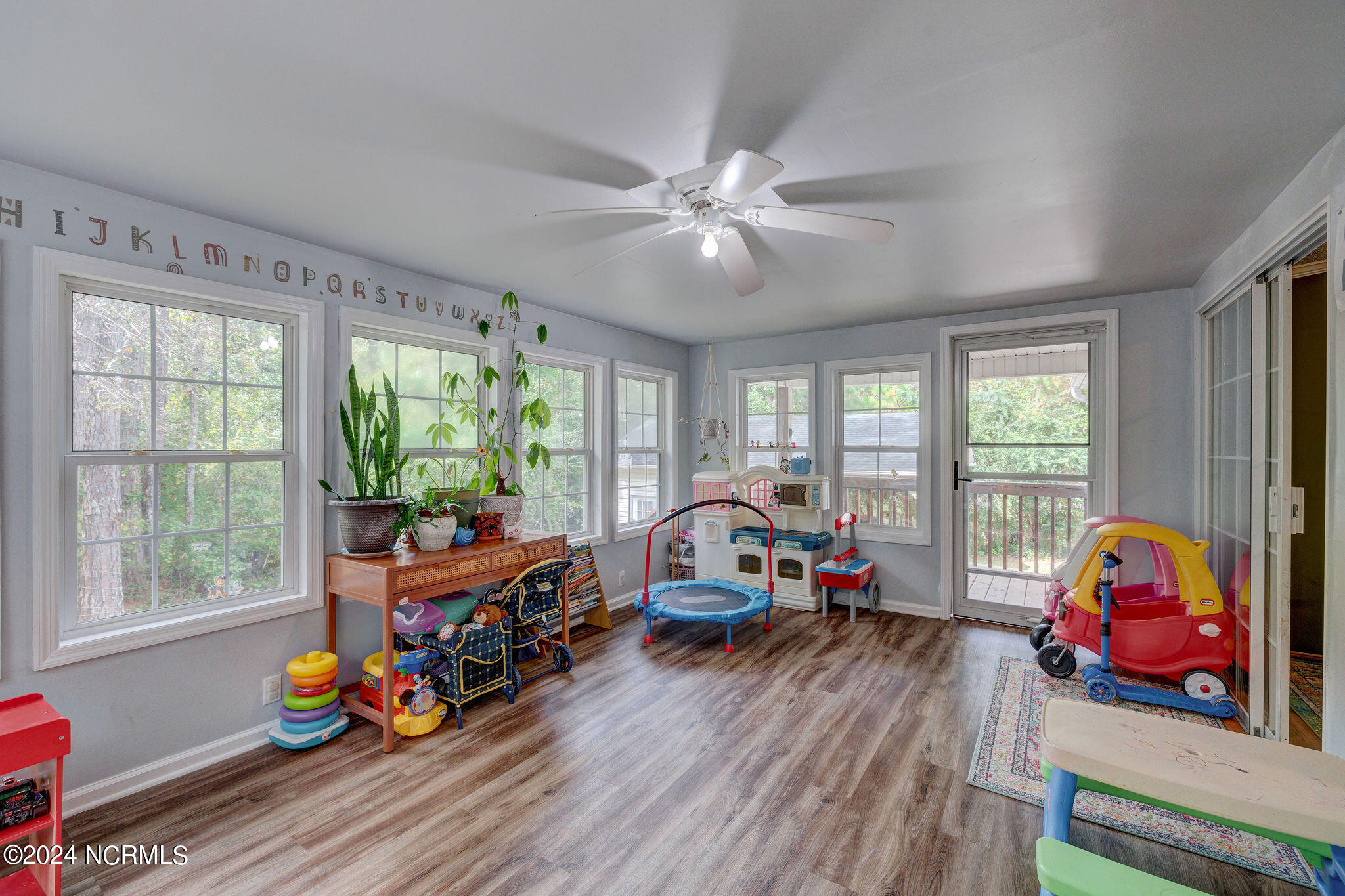 220 Groves Point Circle