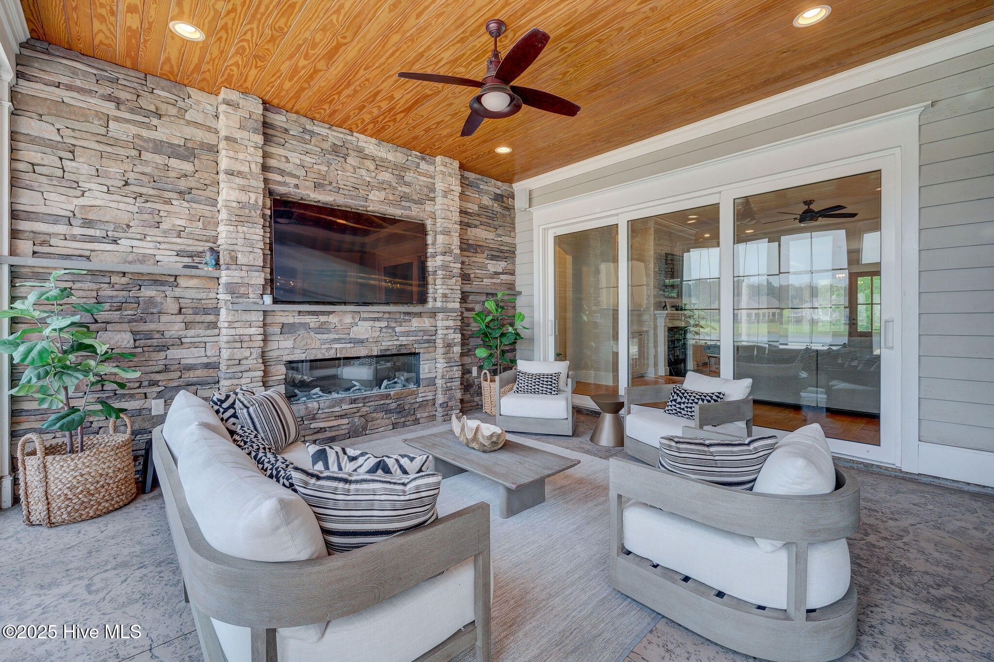 1605 S Moorings Drive