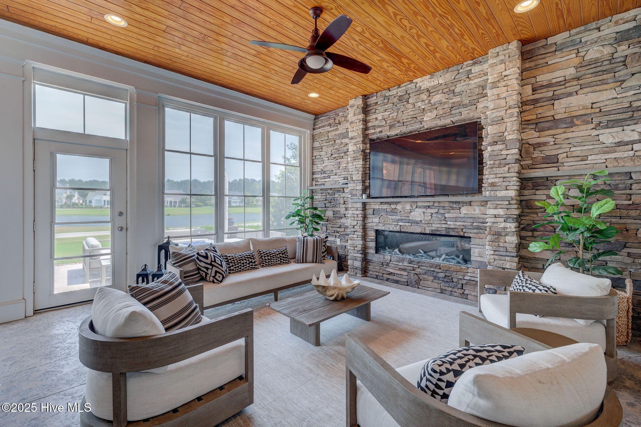 1605 S Moorings Drive