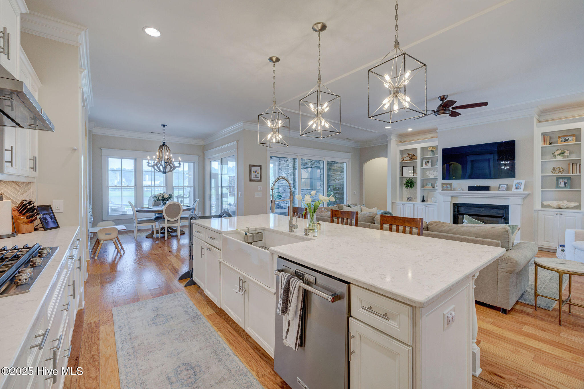 1605 S Moorings Drive