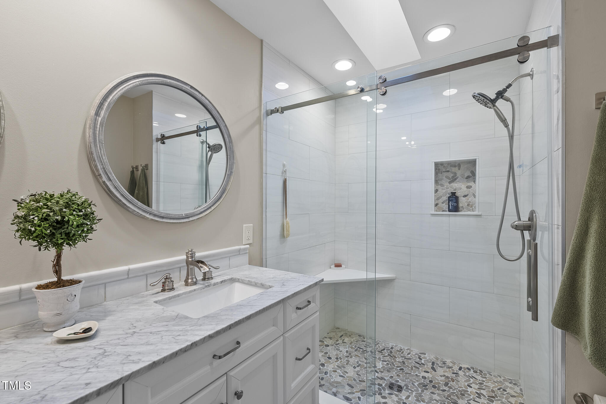 8009 Hollander Place