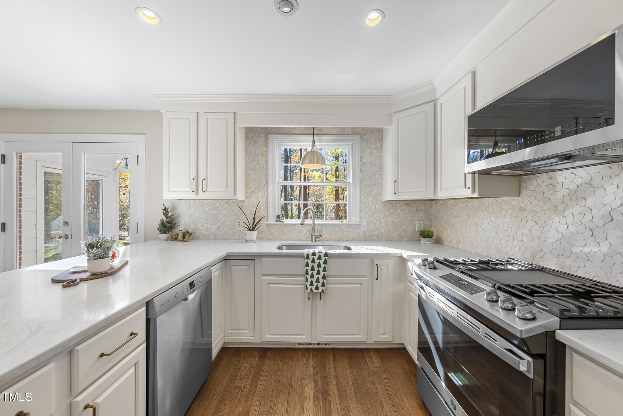 8009 Hollander Place