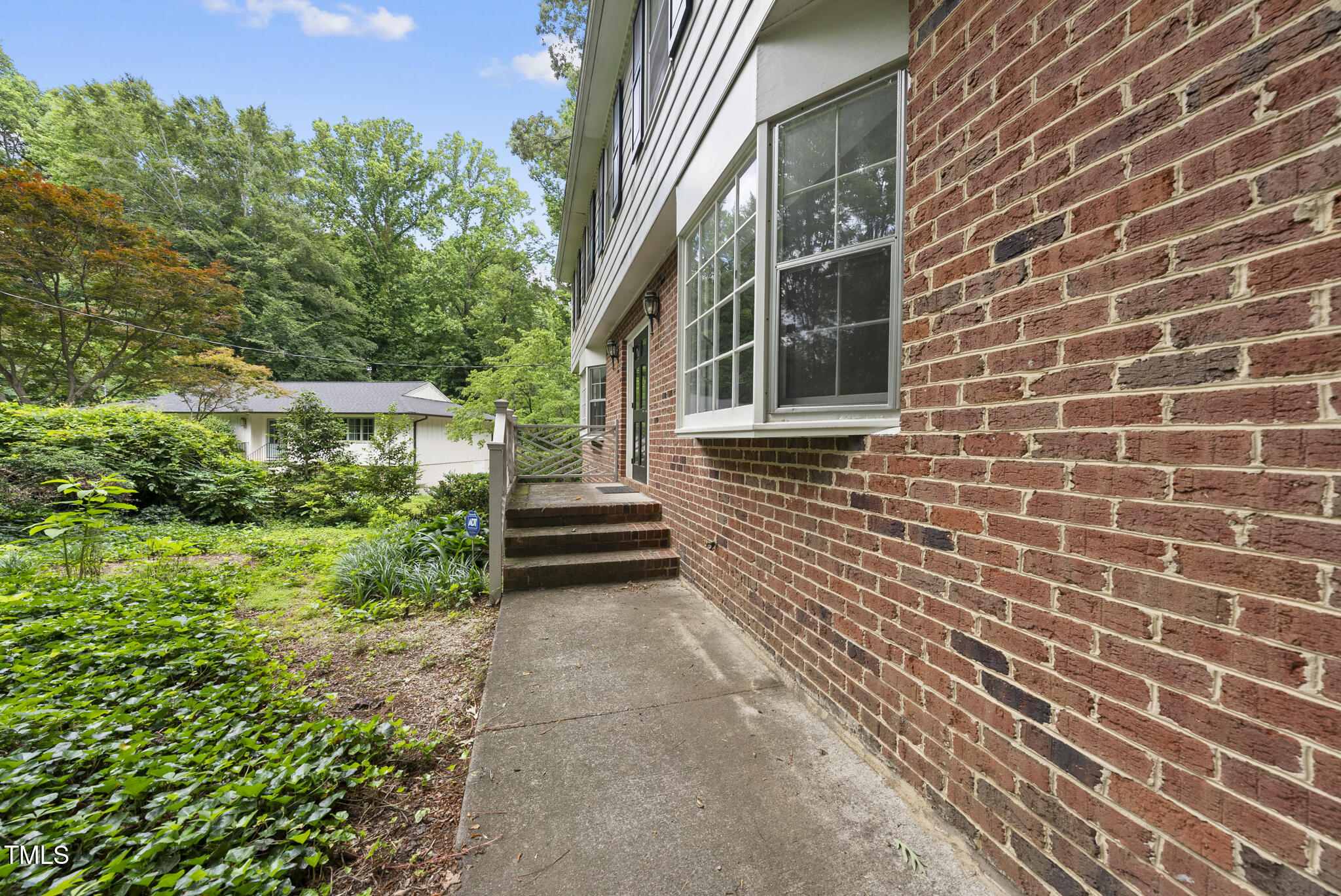2004 Beecham Circle