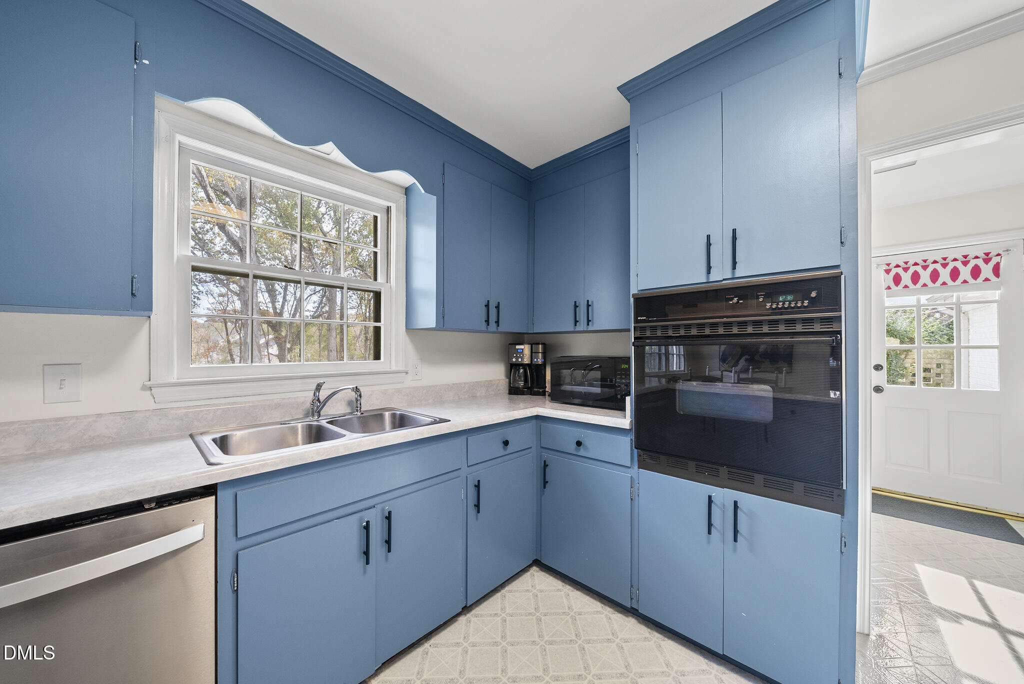 6800 Candlewood Drive