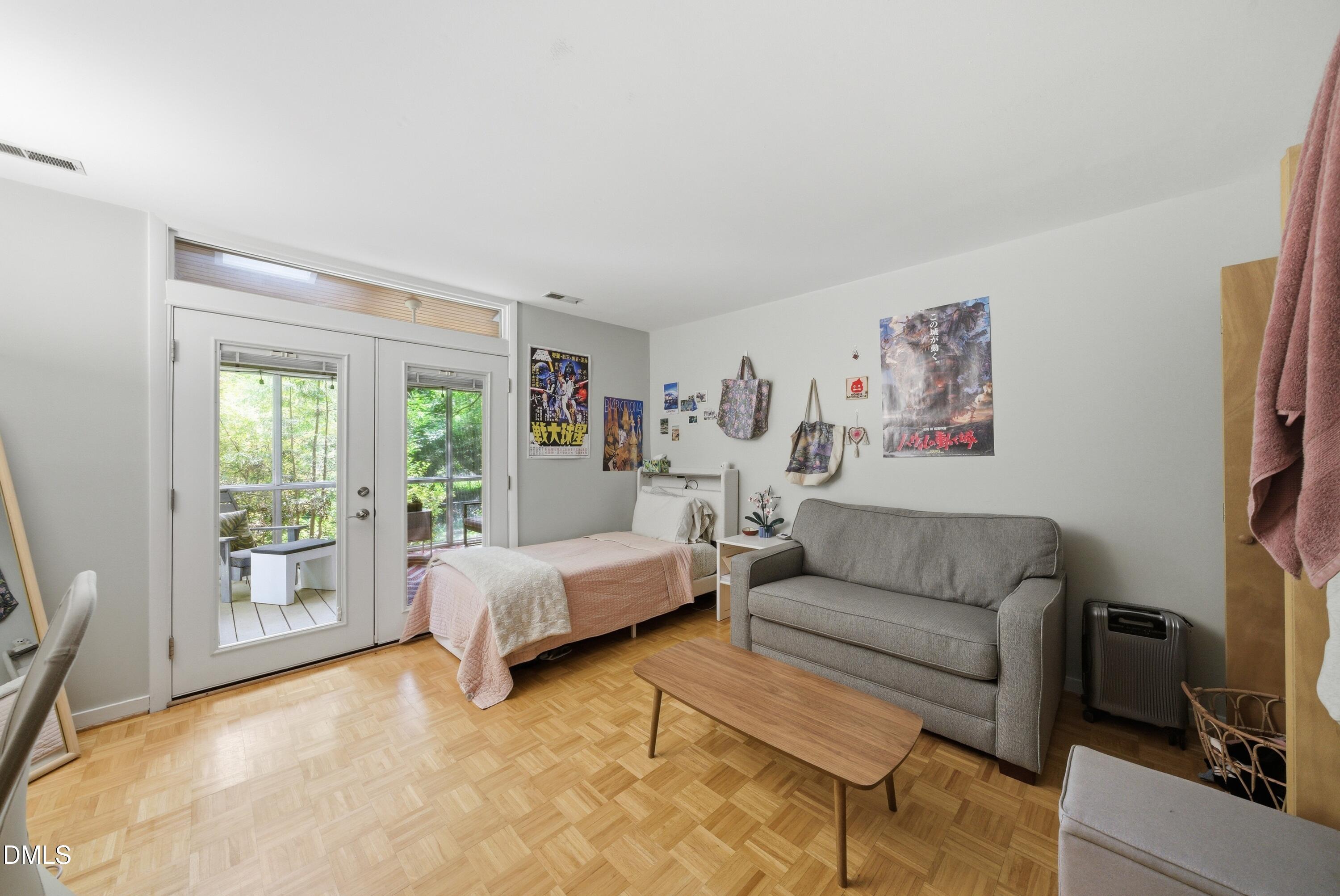 16 Davie Circle