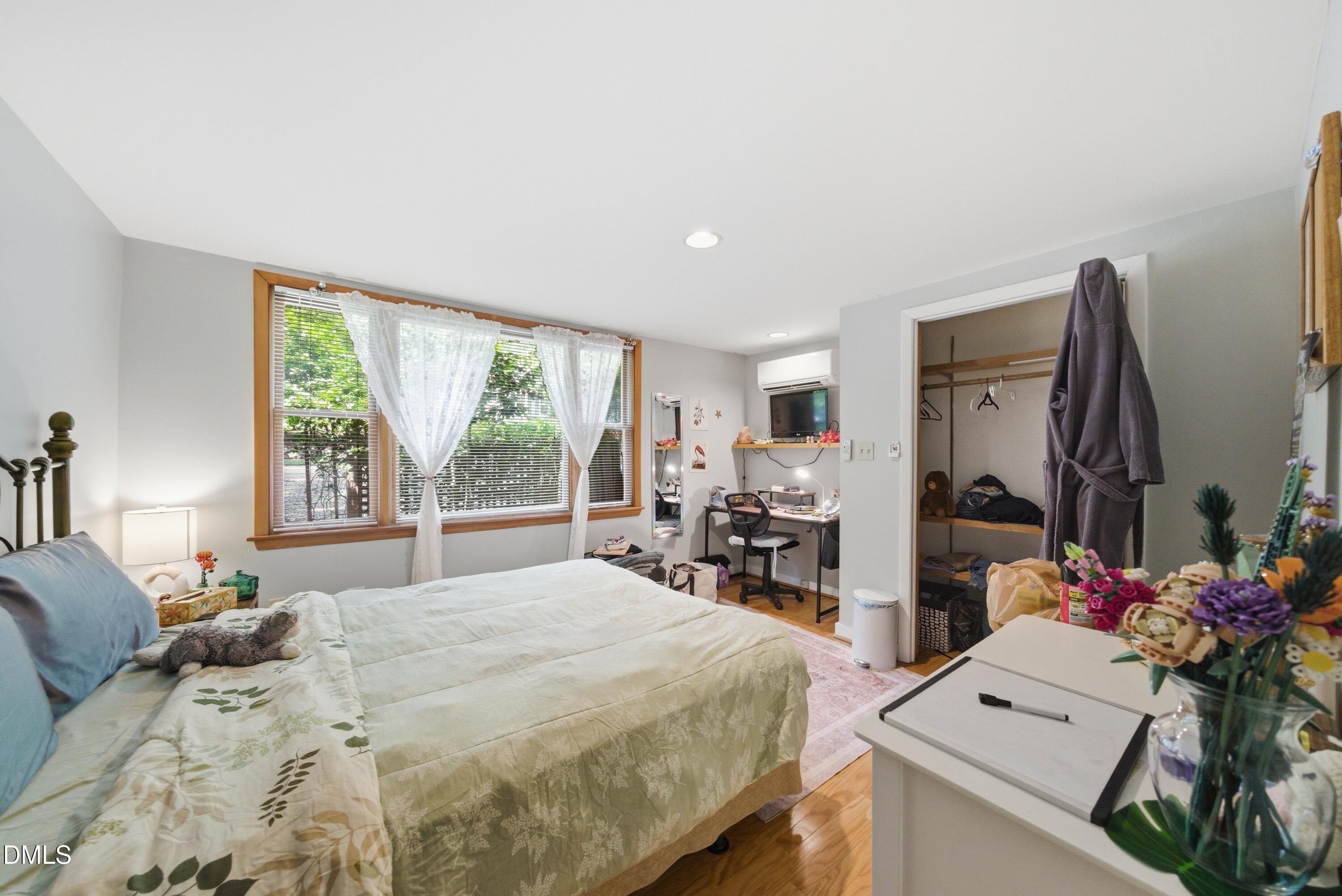 16 Davie Circle