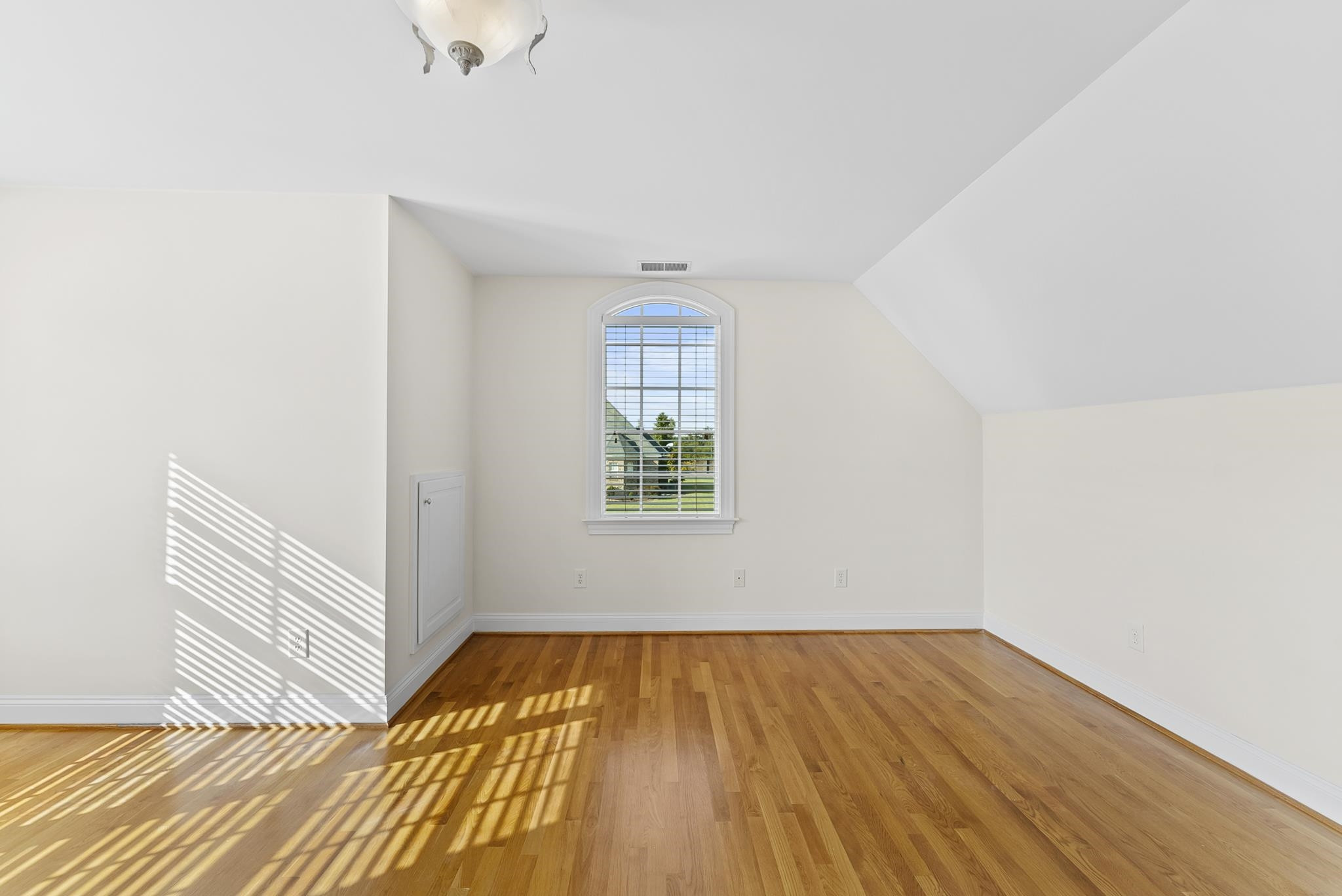3193 Scarborough Lane