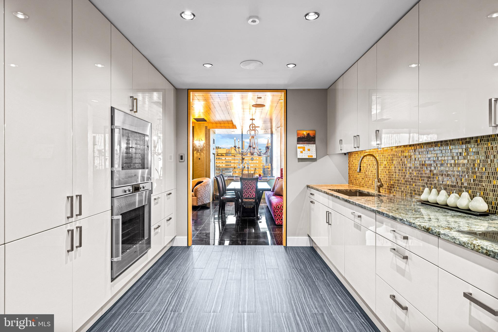 210 W Rittenhouse Sq #2105