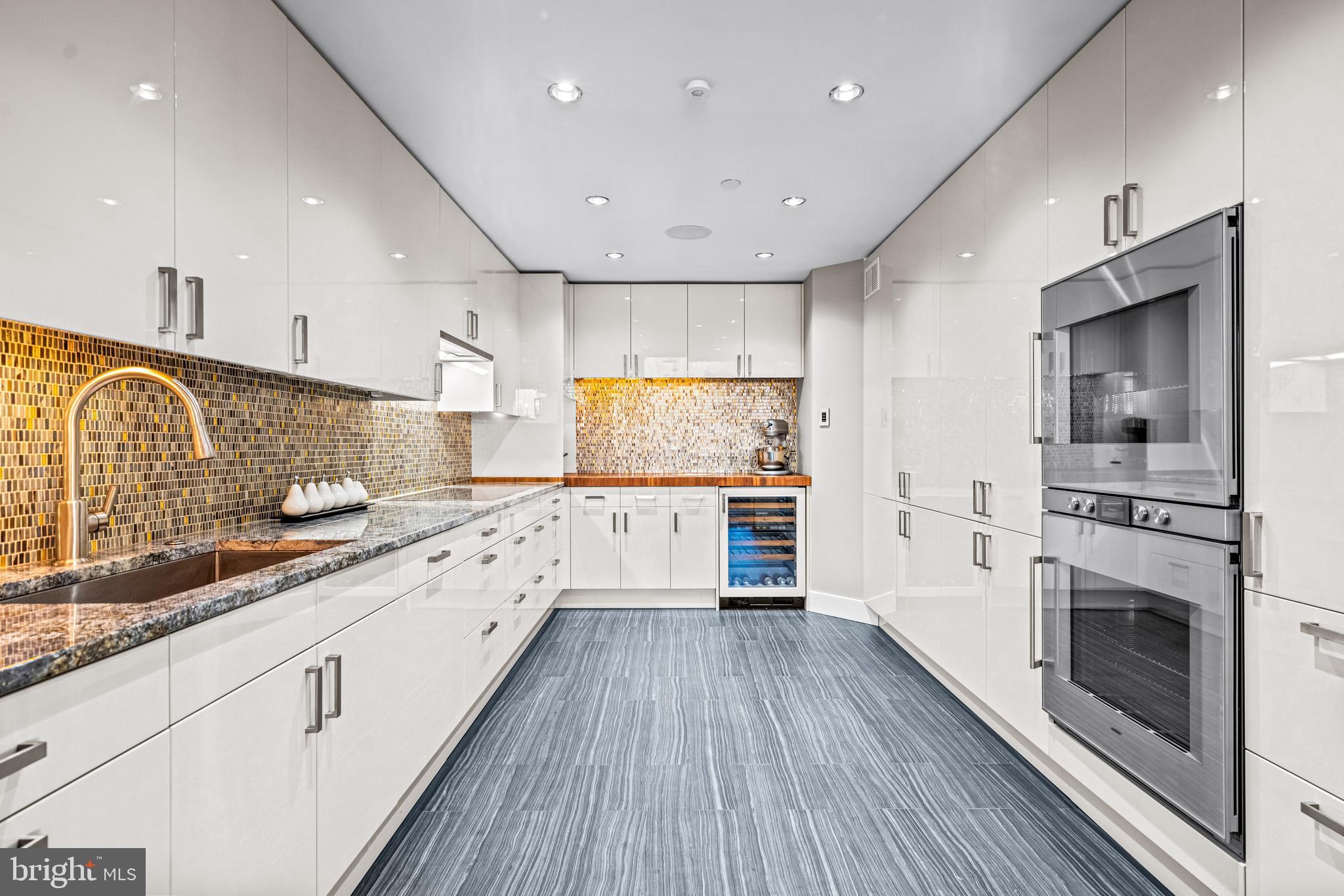 210 W Rittenhouse Sq #2105