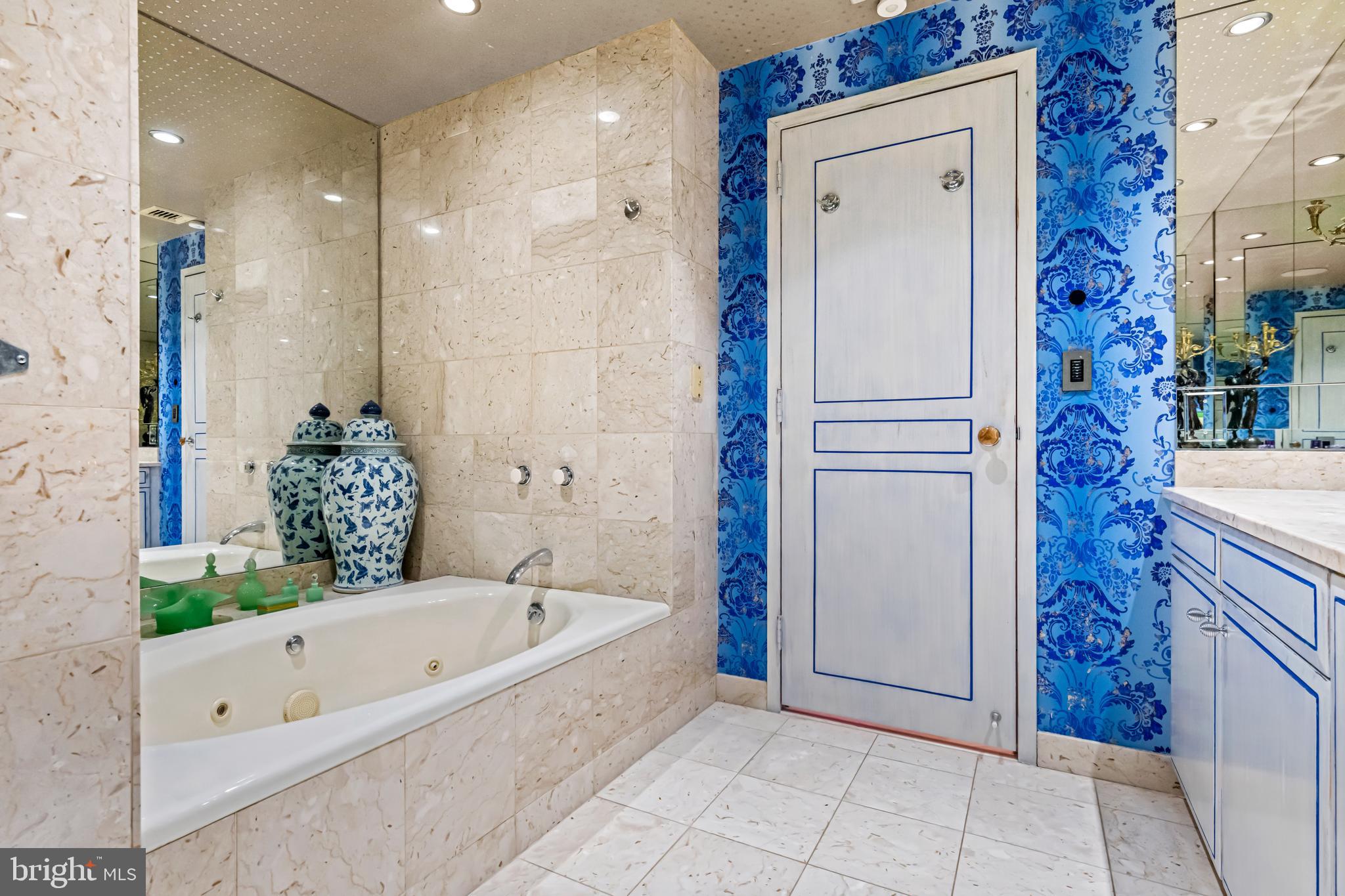 210 W Rittenhouse Sq #2105