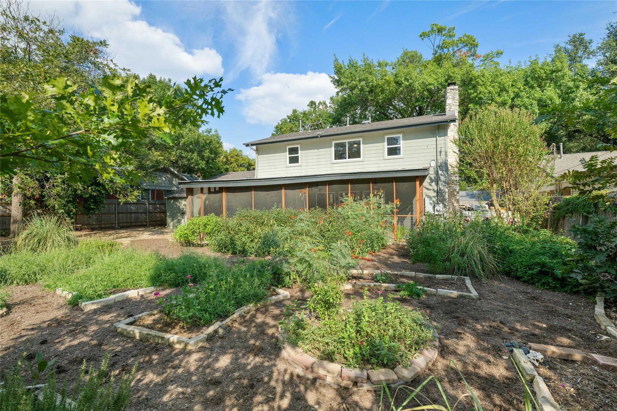 6812 Pioneer PL