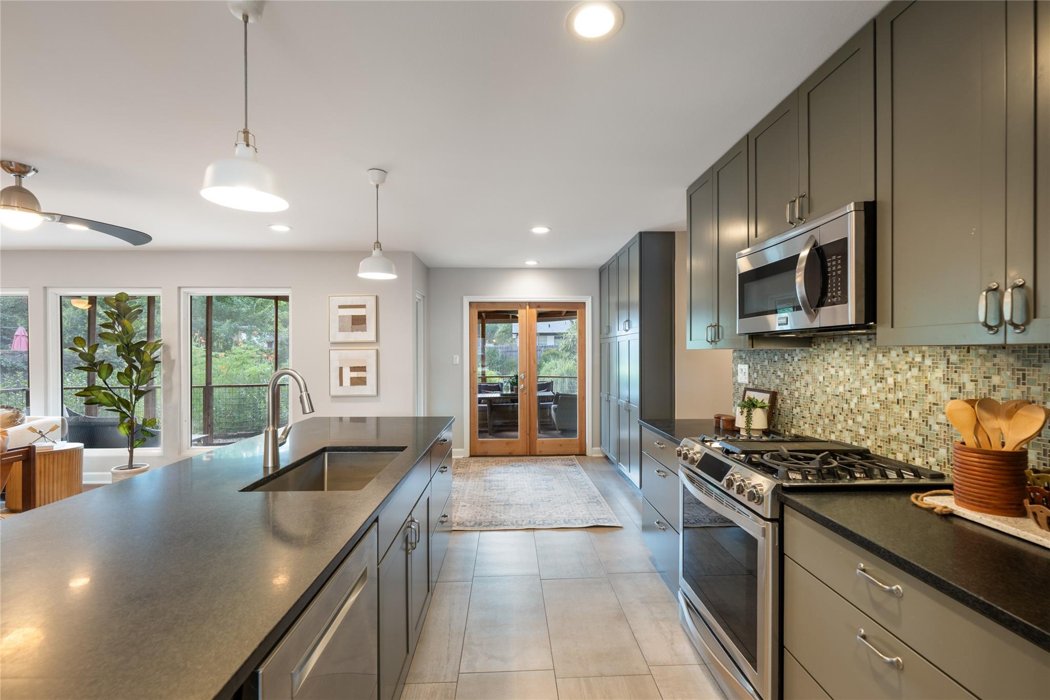 6812 Pioneer PL