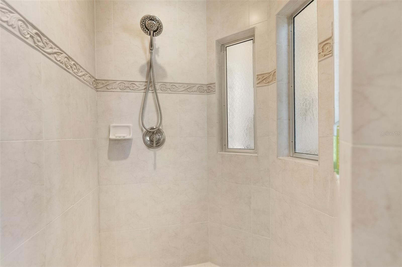 10124 SOUTHERN BREEZE CT