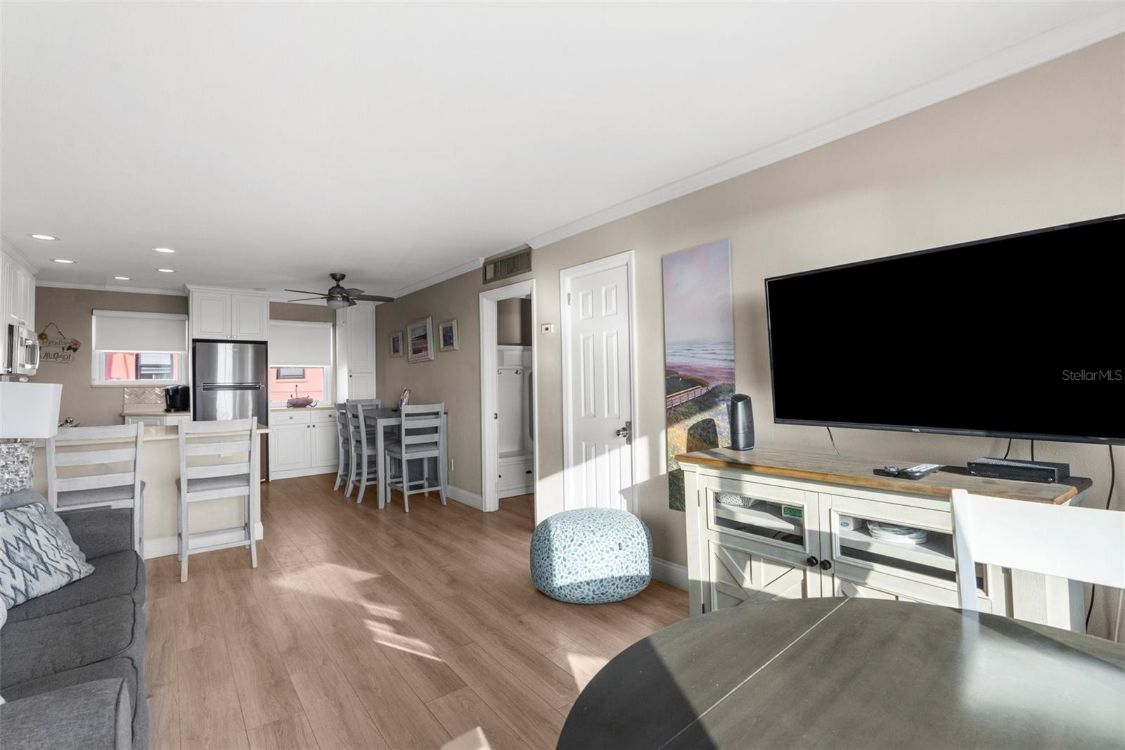 6800 SUNSET WAY #1006