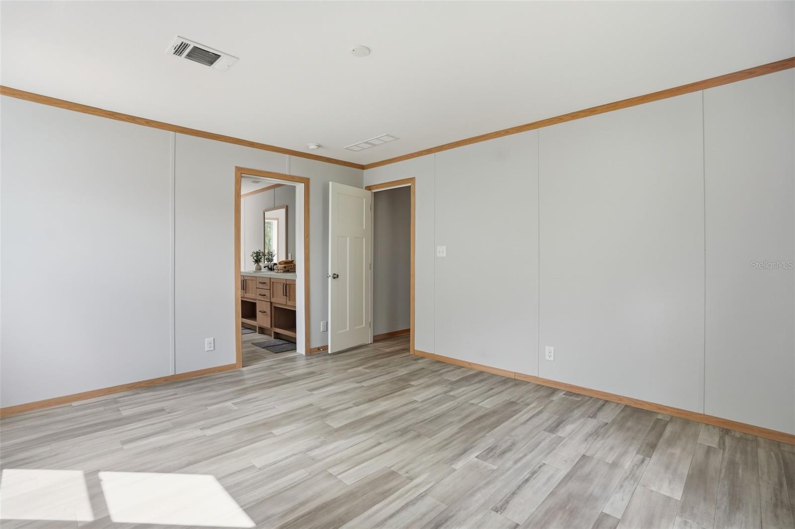 18104 NICHOLAS AVE