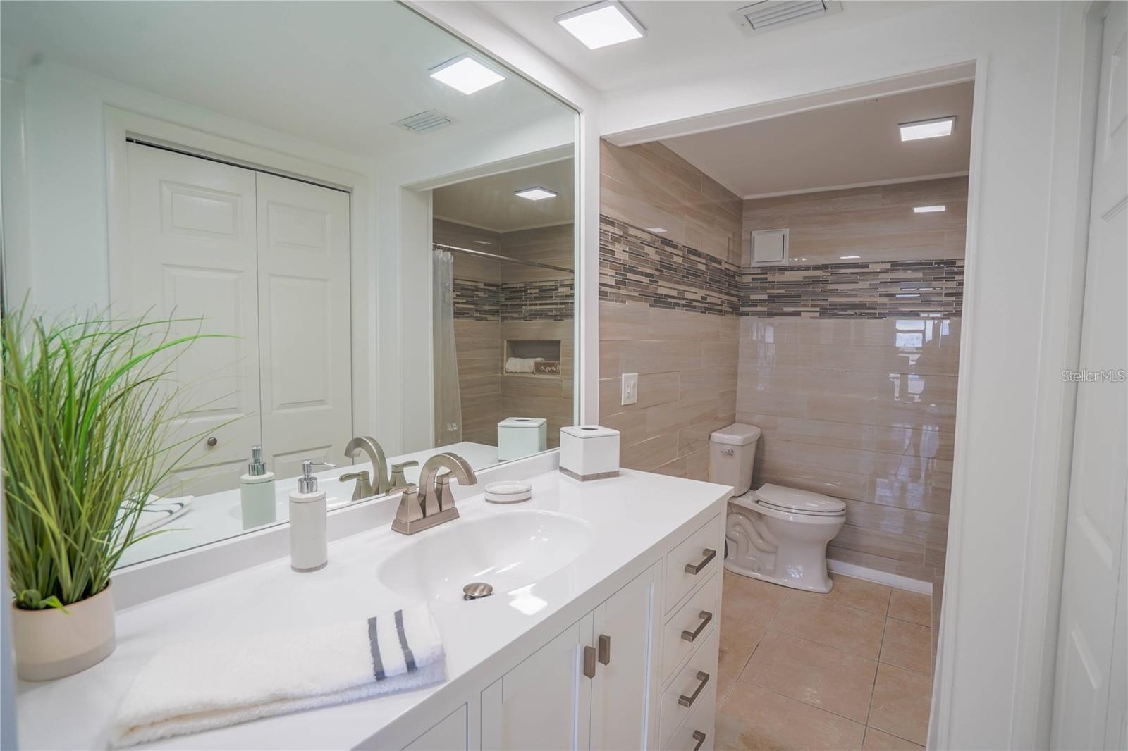 7100 SUNSHINE SKYWAY LN S #201