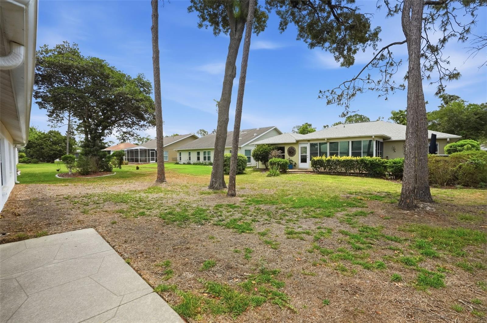 6463 PUTTERS CIR