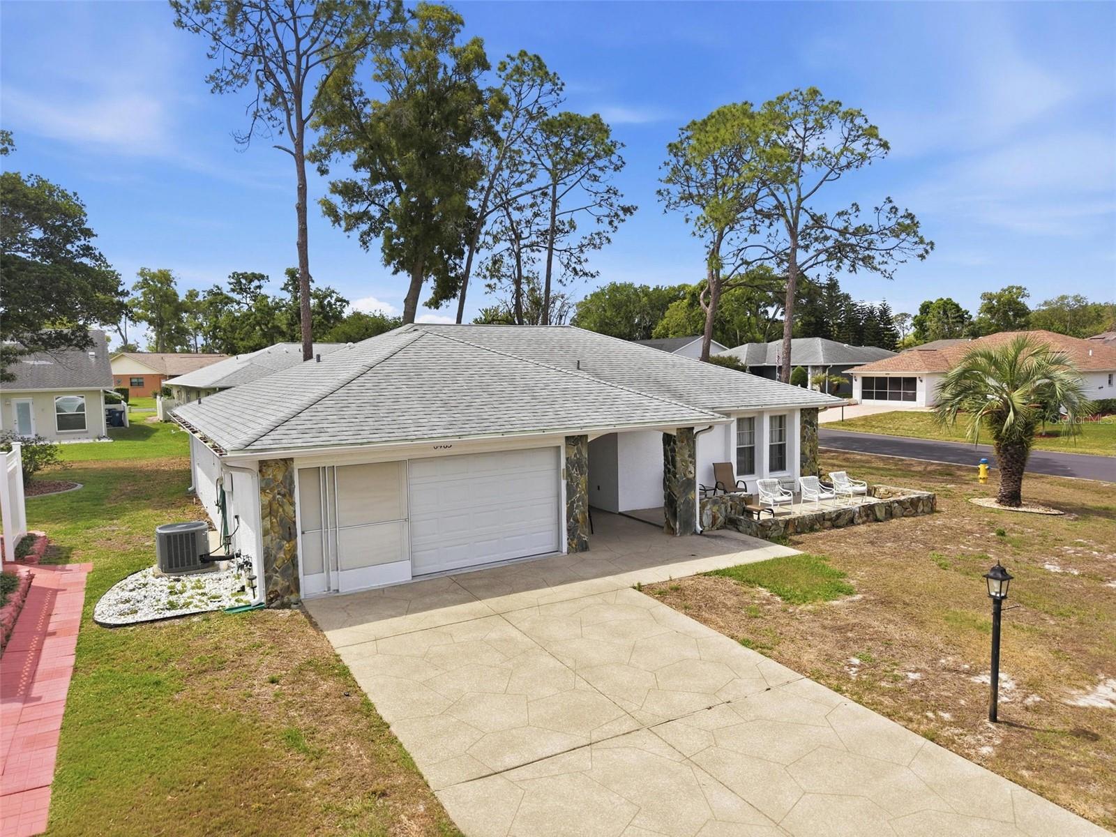 6463 PUTTERS CIR