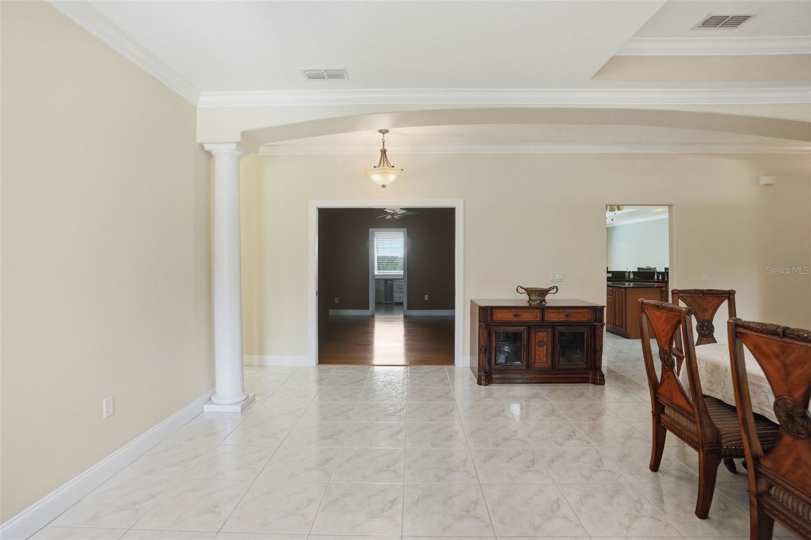 9011 FOXDALE LN