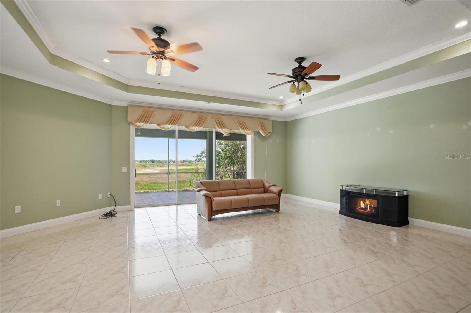 9011 FOXDALE LN
