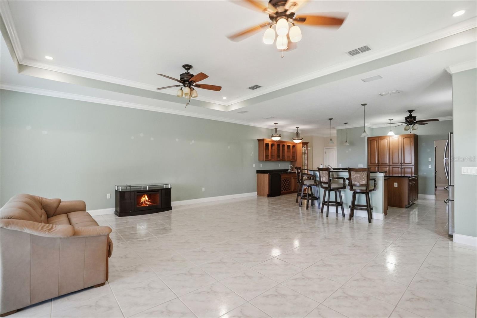 9011 FOXDALE LN