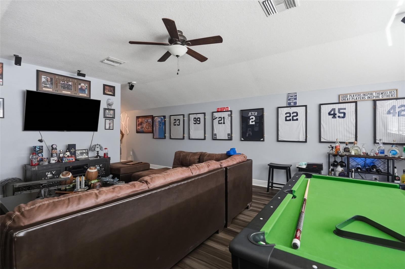 652 TIERRA DR
