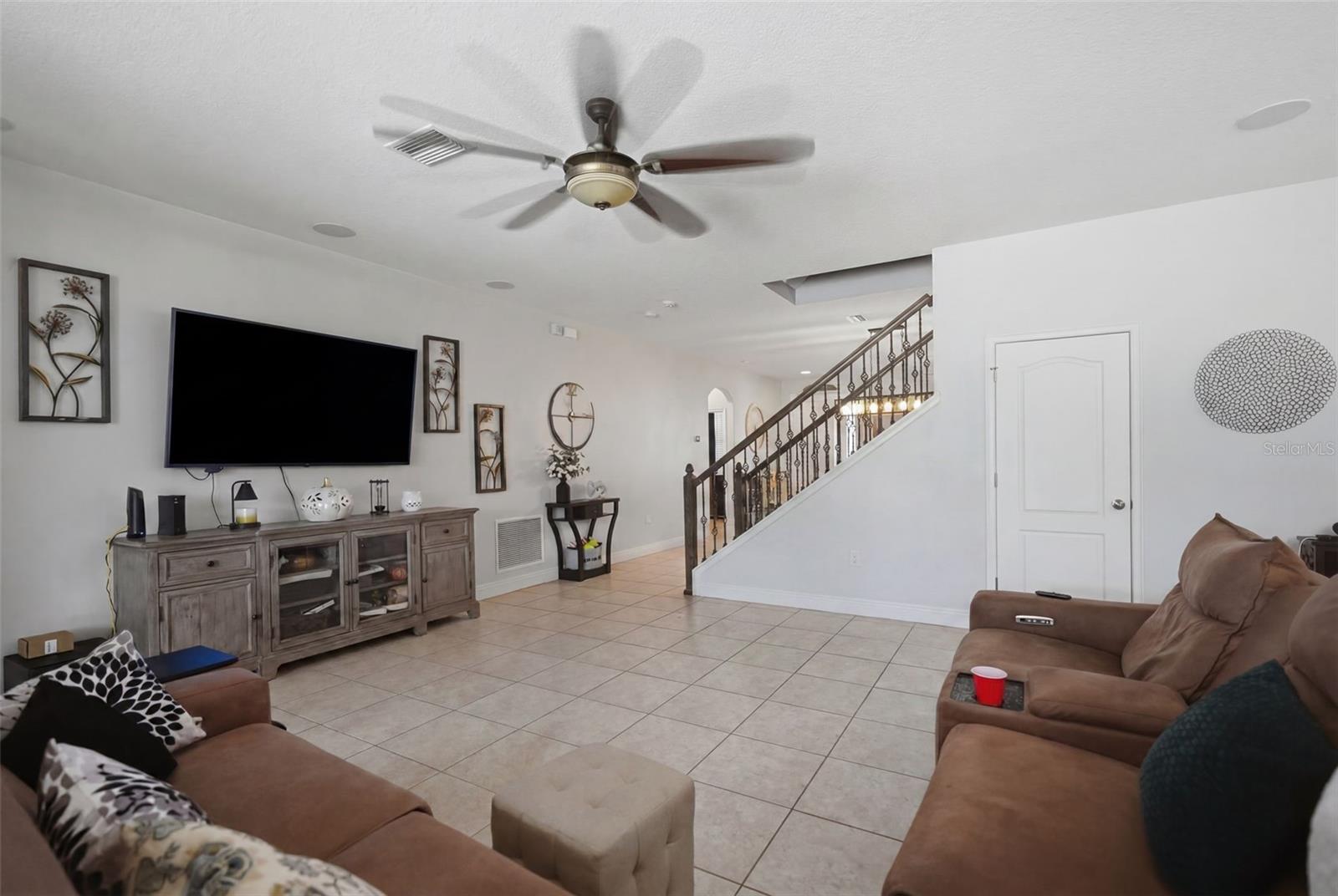 652 TIERRA DR