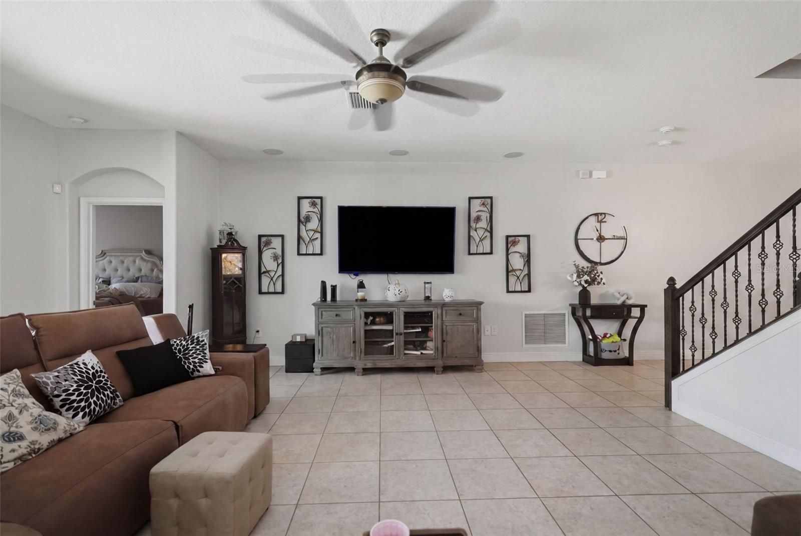 652 TIERRA DR