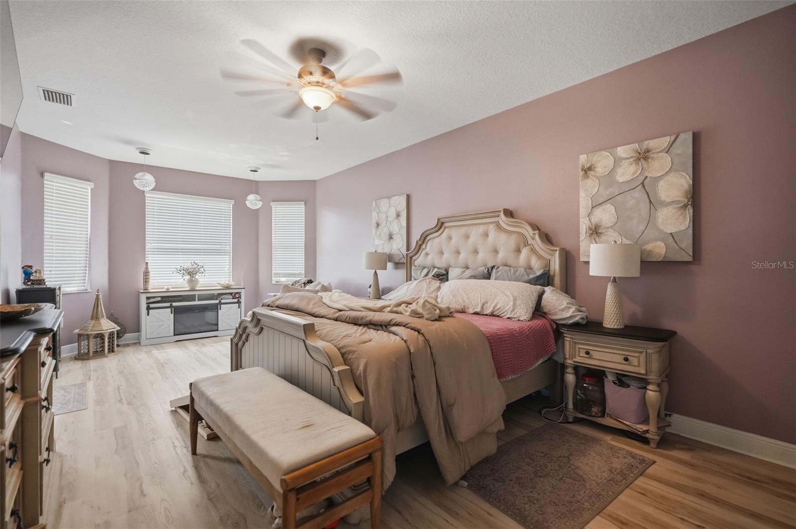 652 TIERRA DR