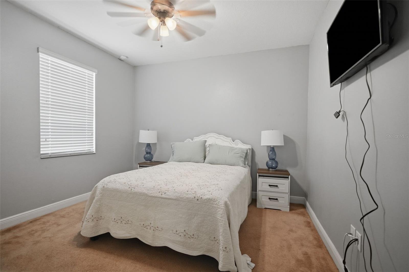 652 TIERRA DR