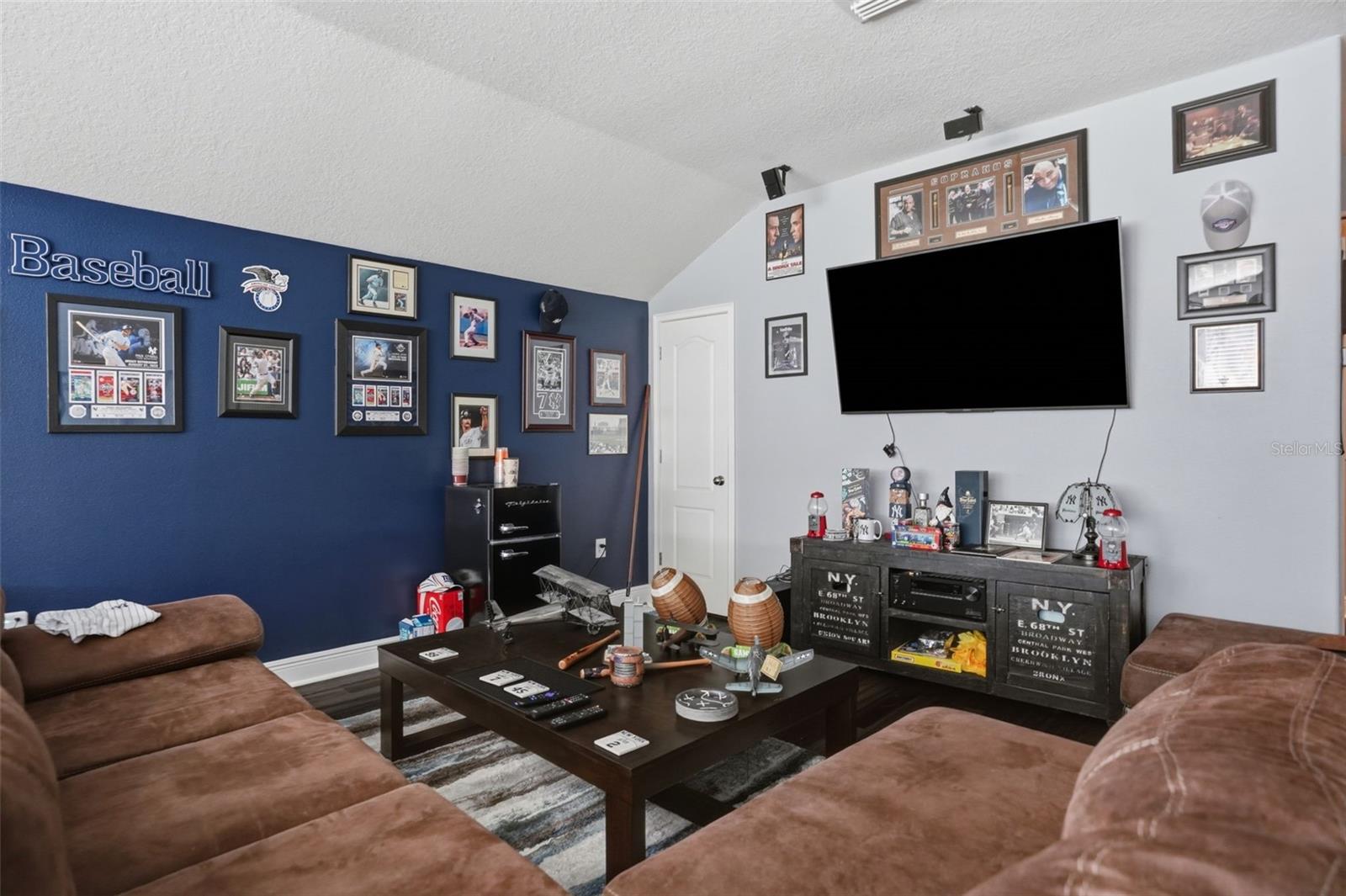 652 TIERRA DR
