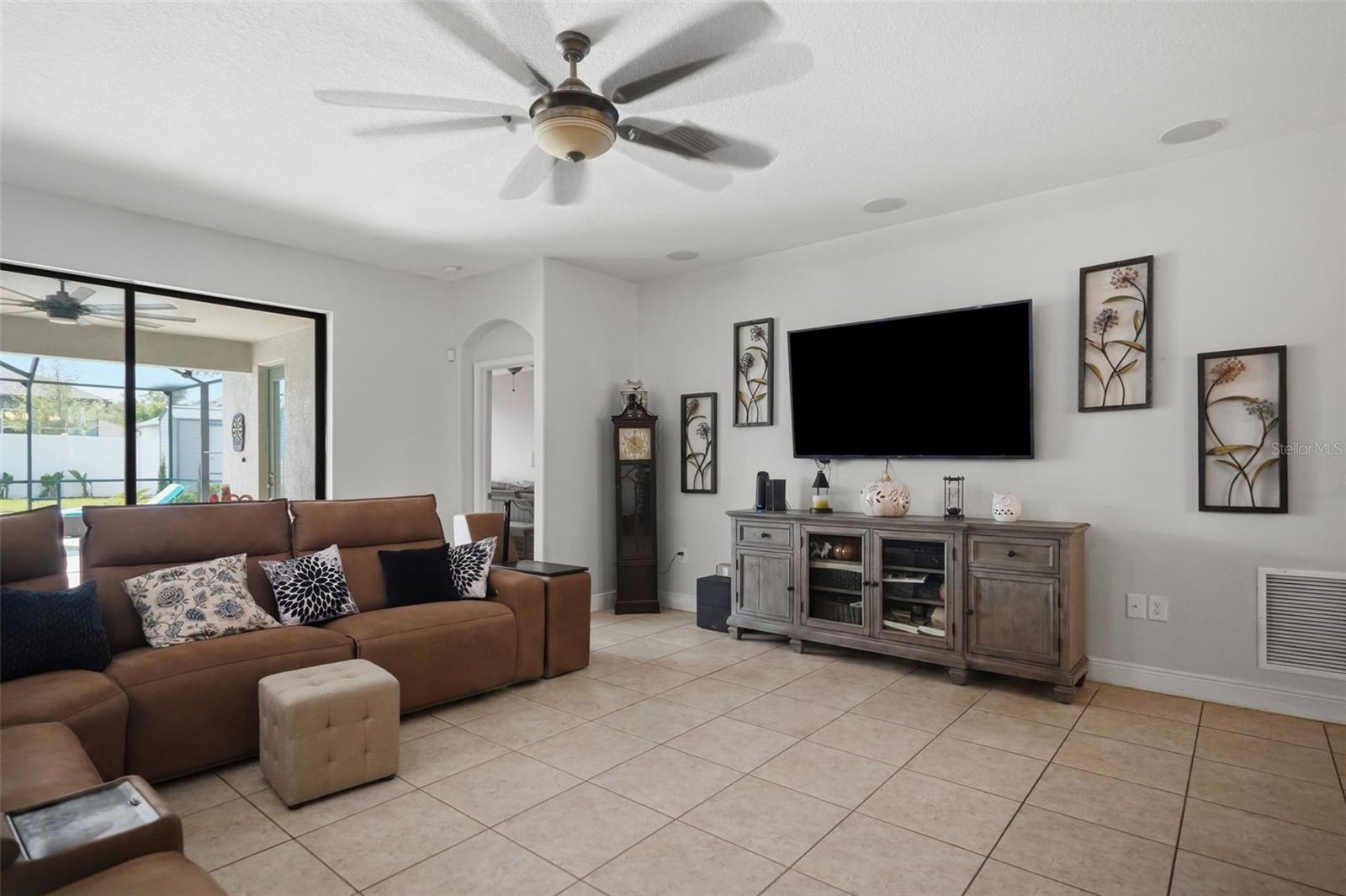 652 TIERRA DR