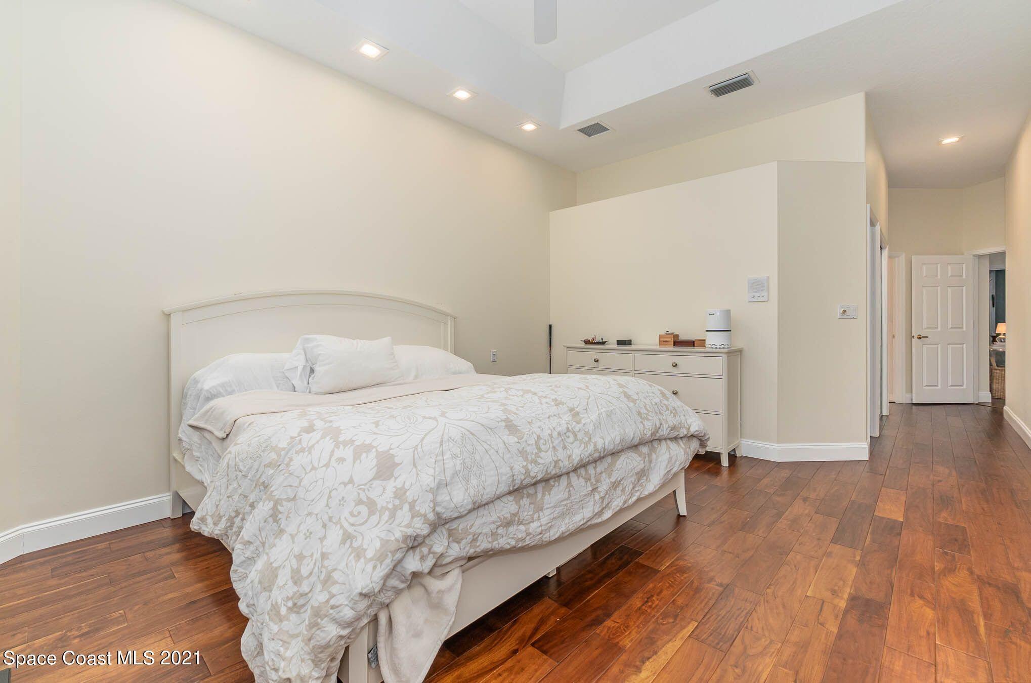 975 Somerset Lane