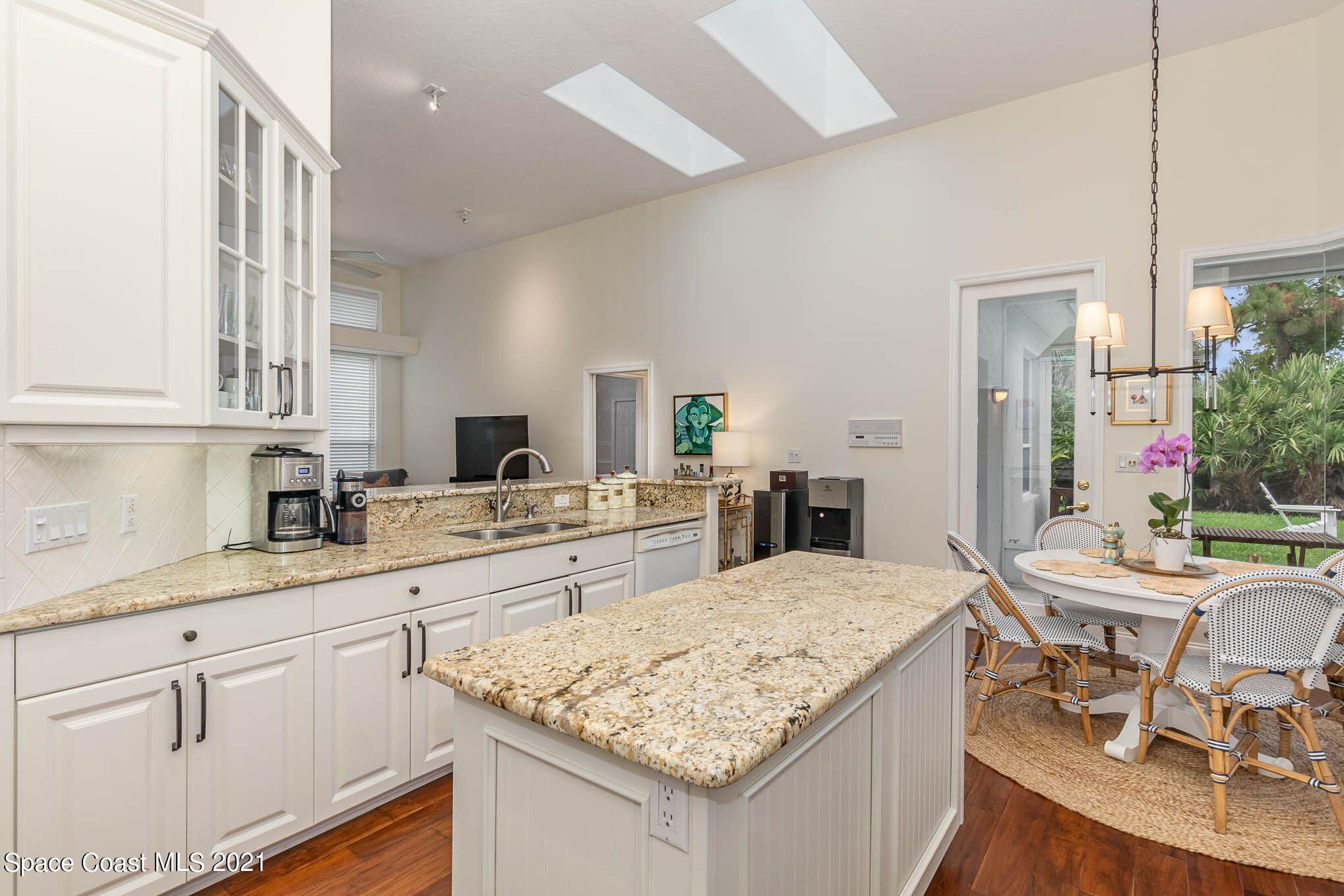 975 Somerset Lane