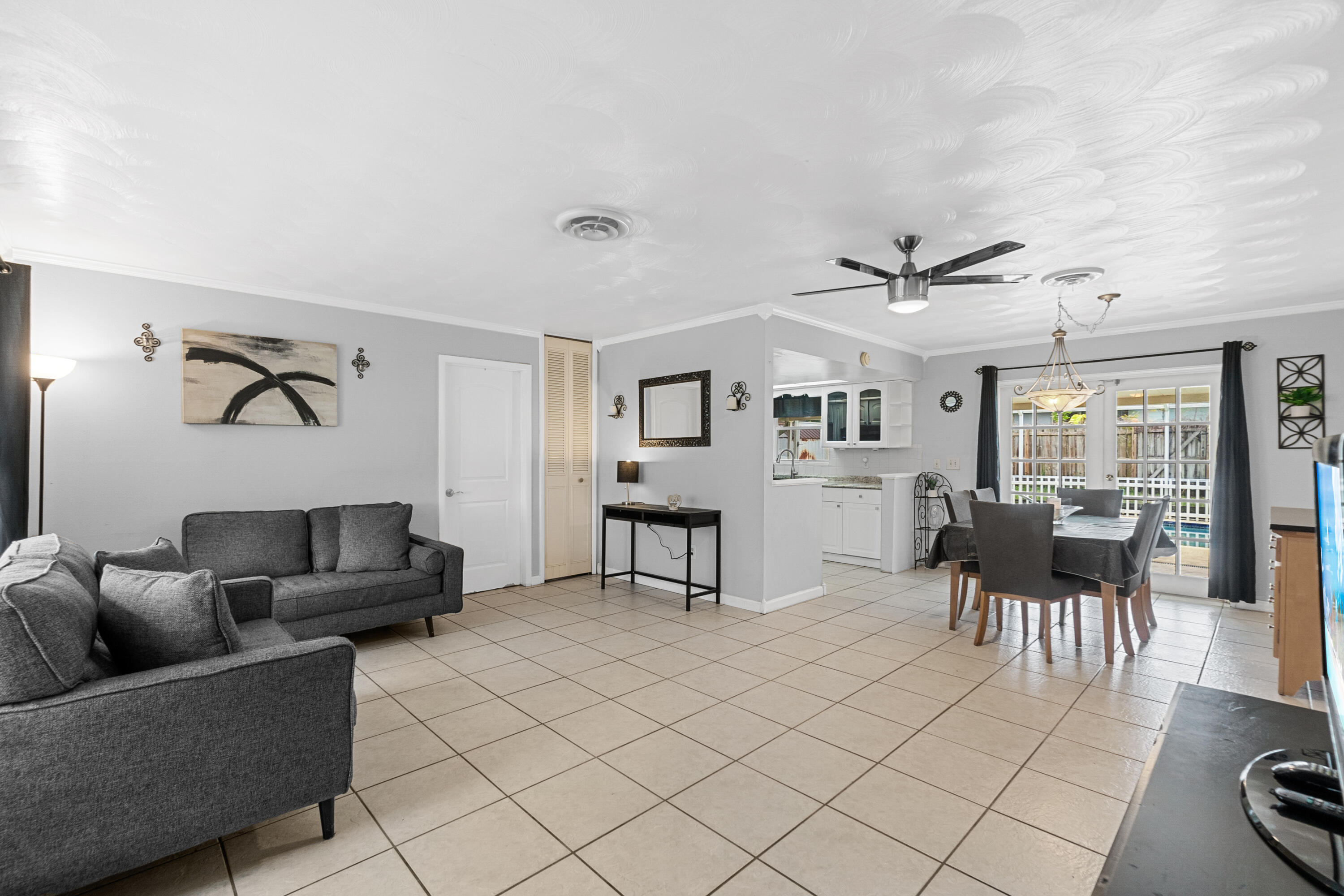 735 Ixora Drive